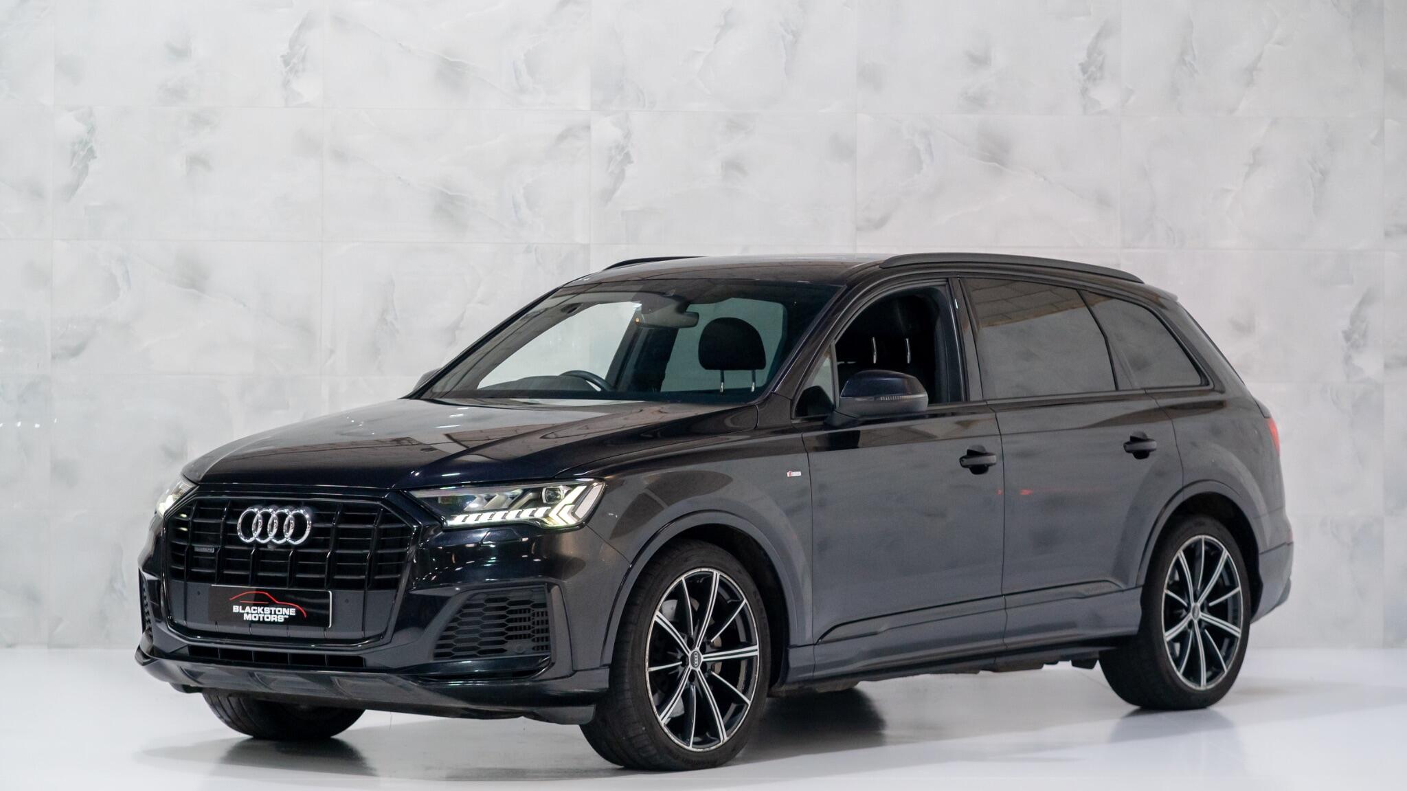 Audi Q7 view 3