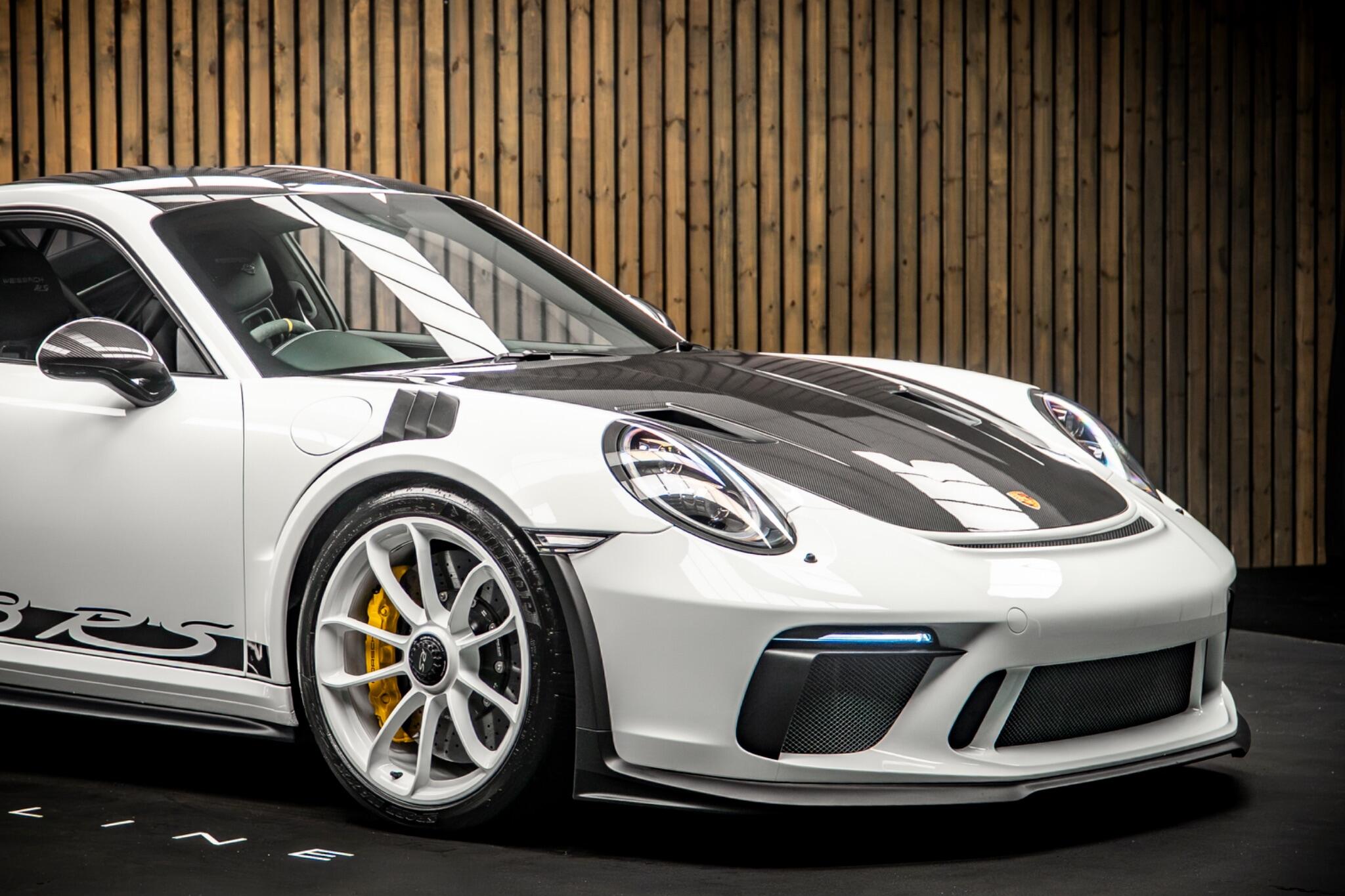 Porsche 911 view 10