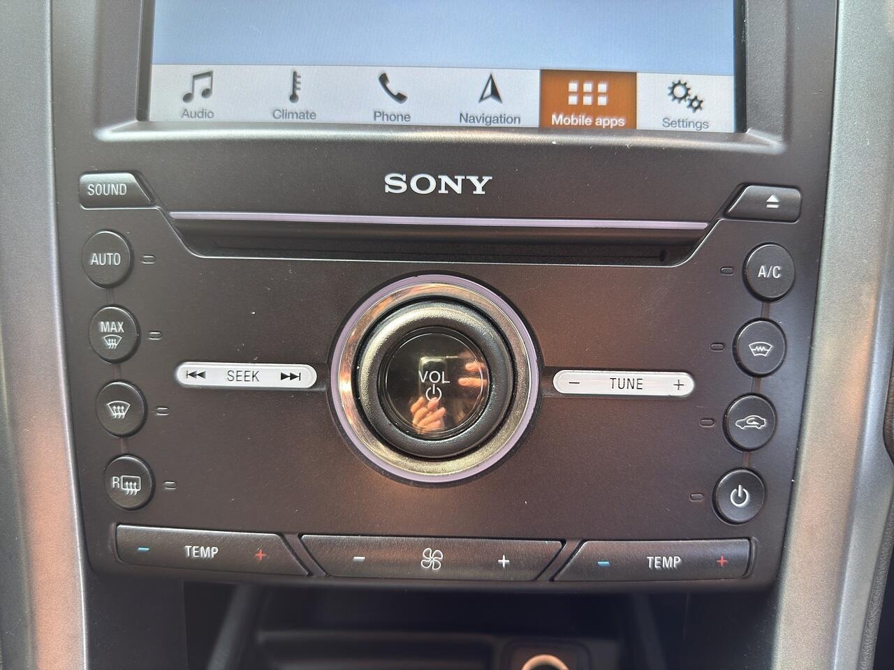 Ford Mondeo view 14