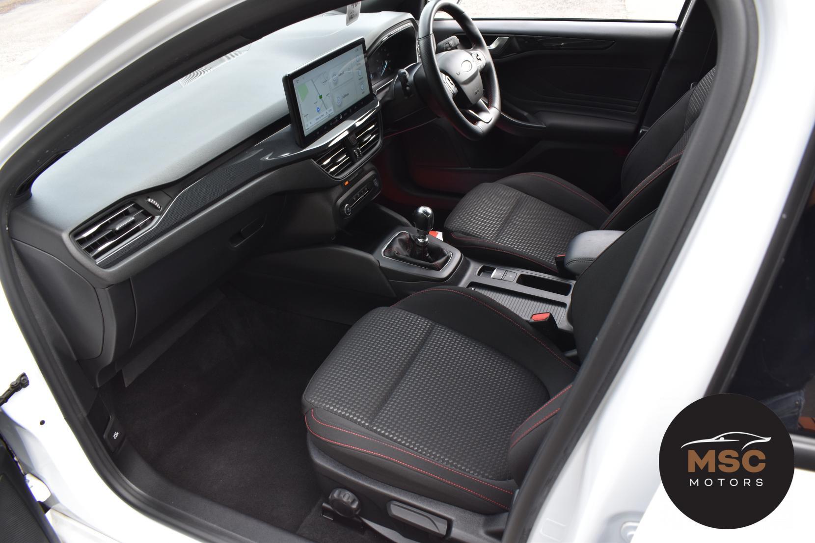 Ford Focus view 33