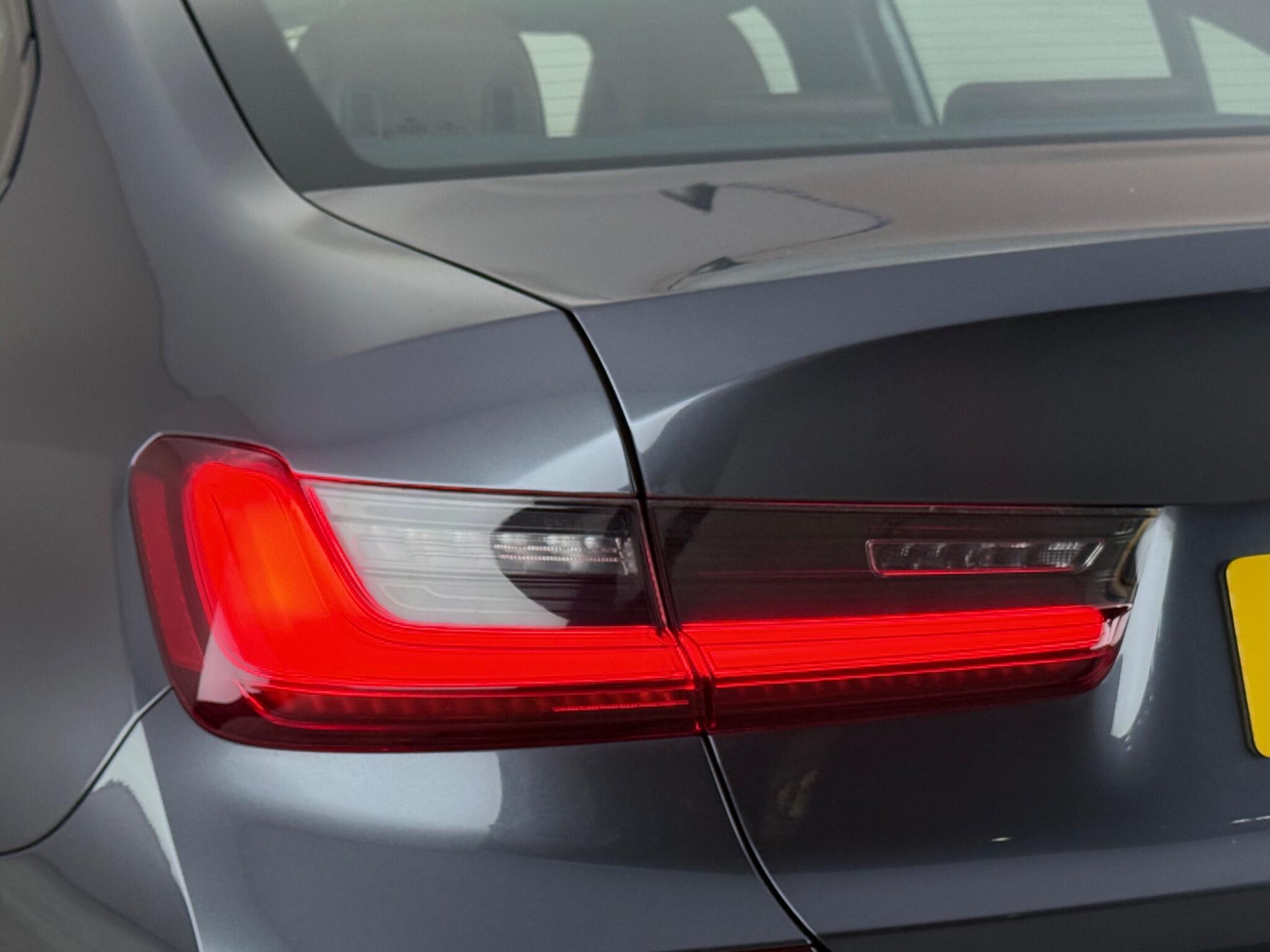 BMW 3 Series view 10