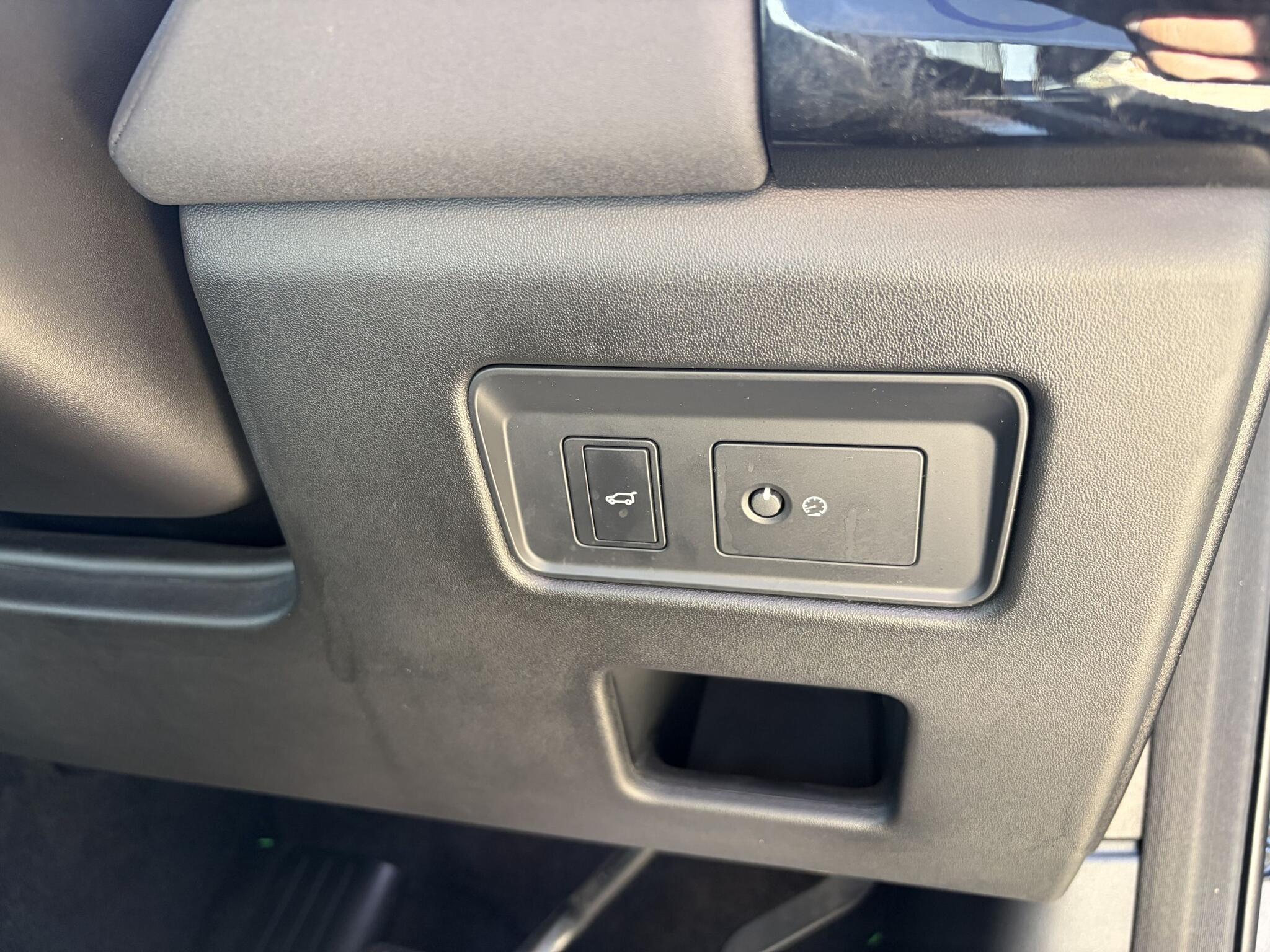 Land Rover Discovery 3 view 23