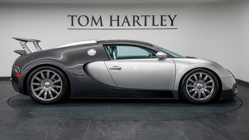 Bugatti Veyron view 8
