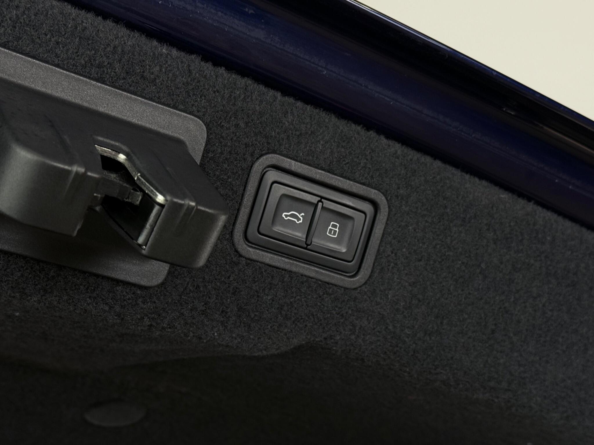 Audi A8 view 12