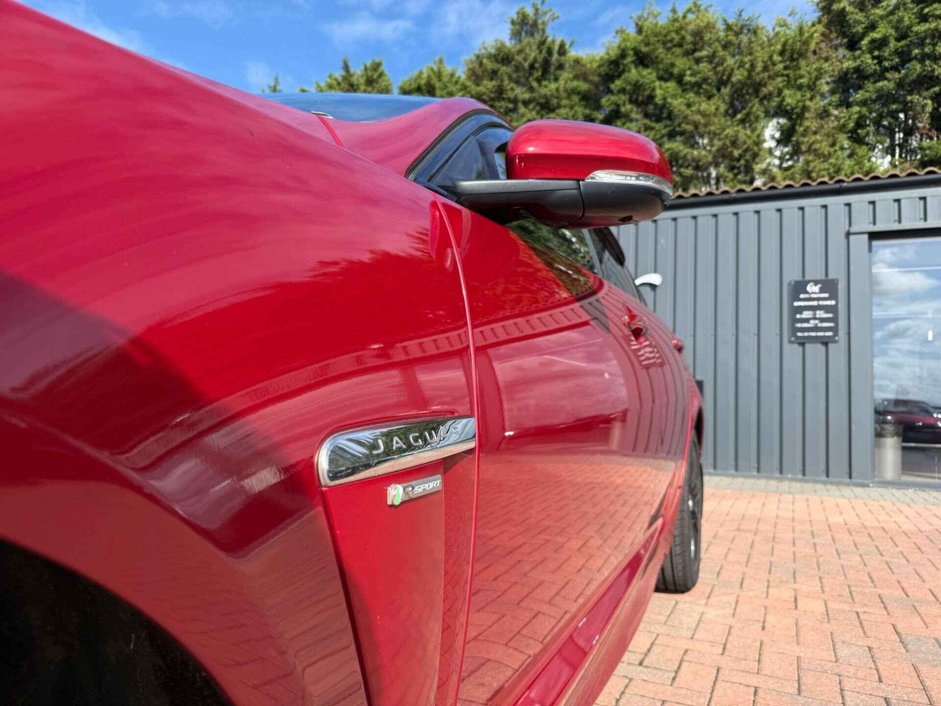Jaguar XF view 24