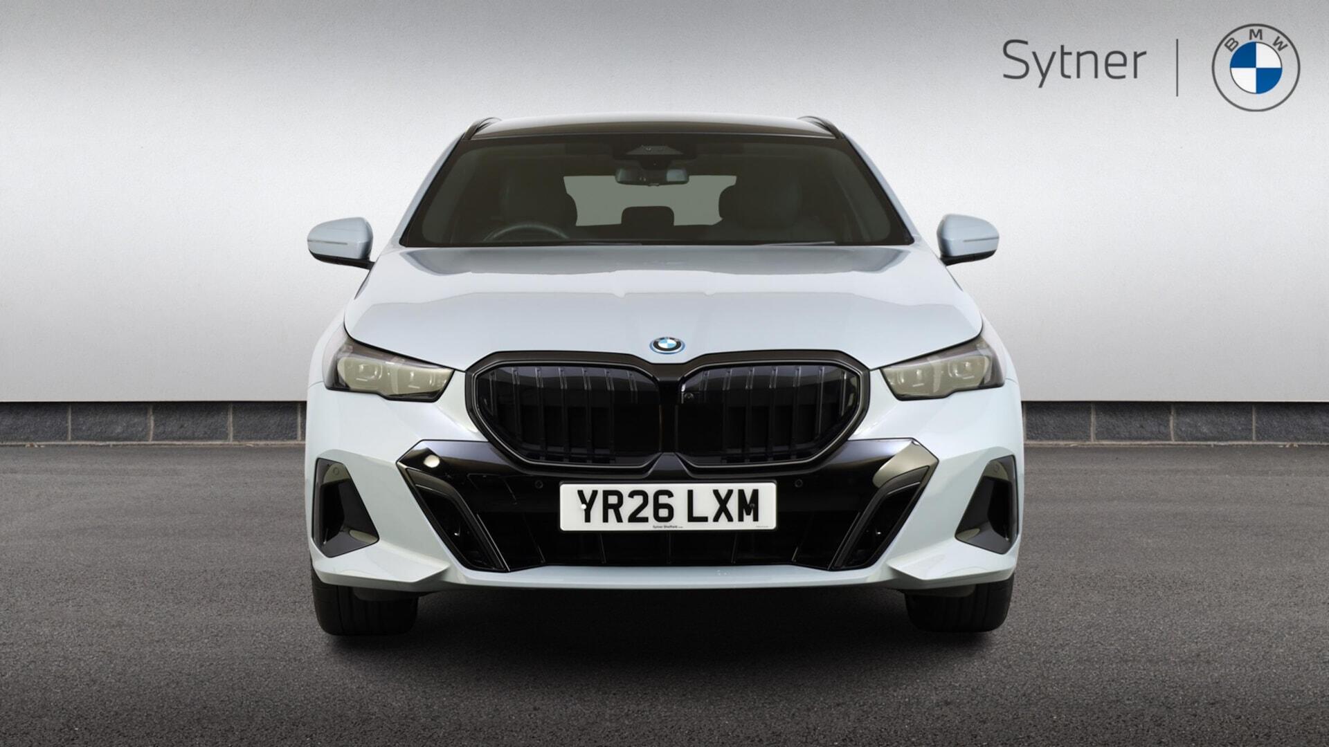 BMW 5 Series view 16
