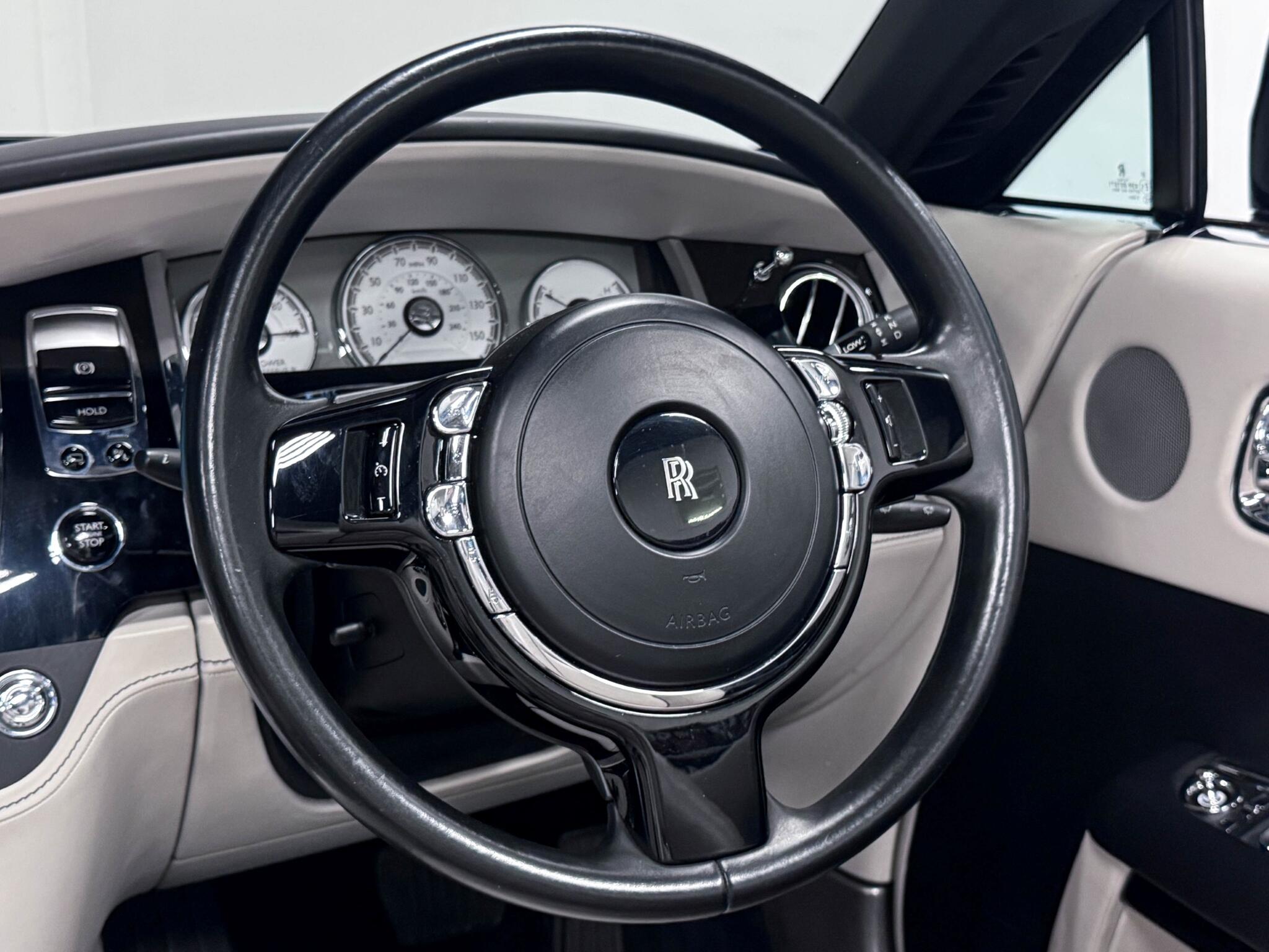 Rolls-Royce Dawn view 36