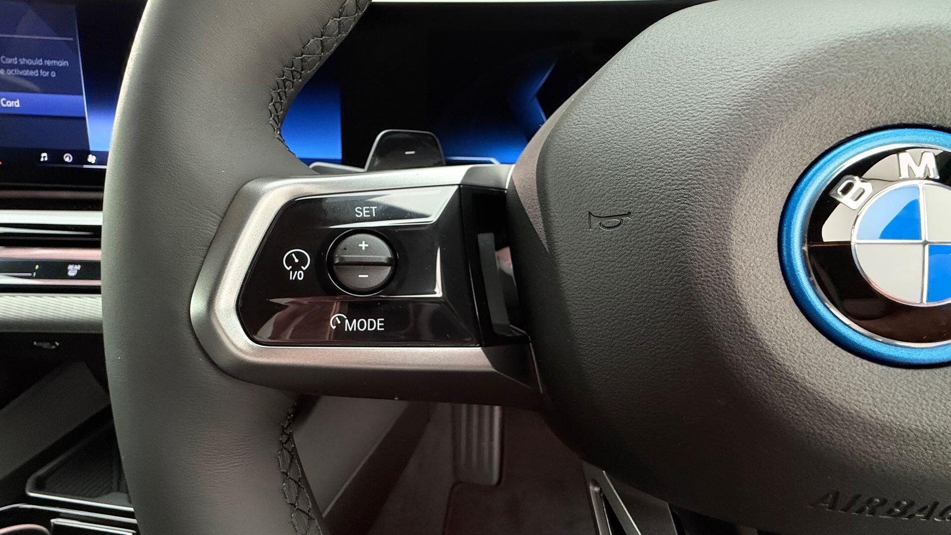 BMW 5 Series view 17