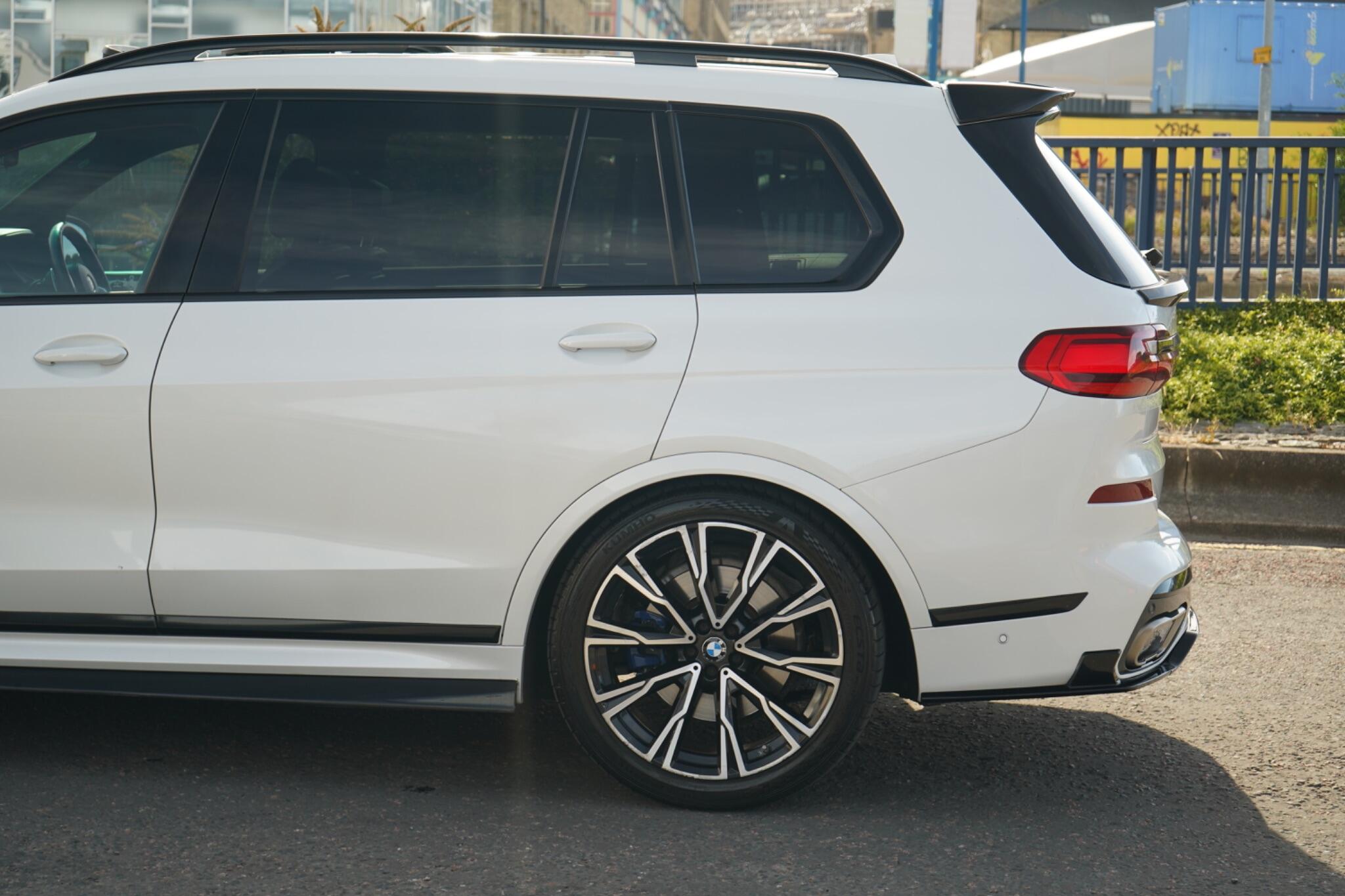 BMW X7 view 11