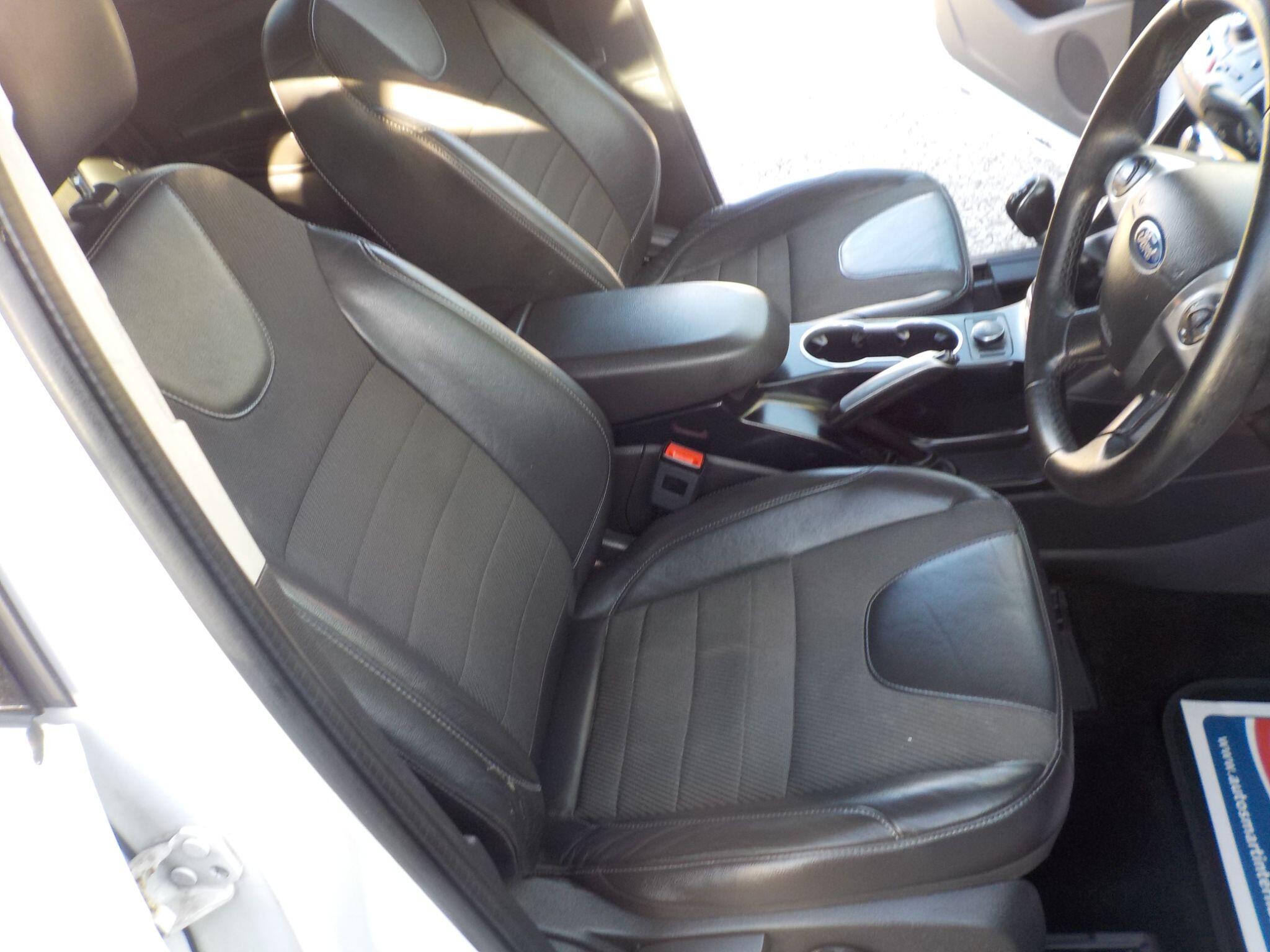 Ford Kuga 2.0 TDCi Titanium 2WD Euro 5 5dr