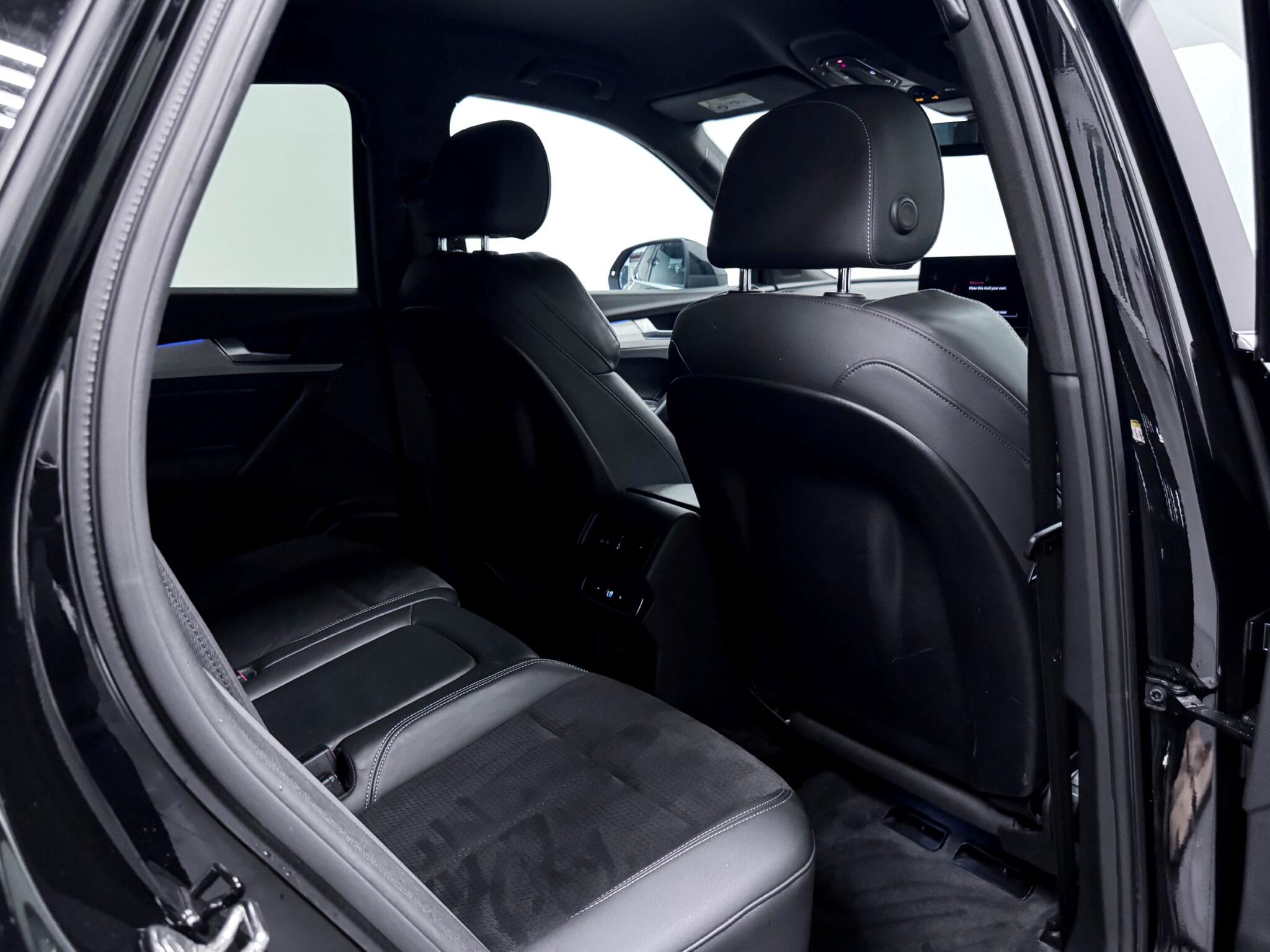 Audi Q5 view 9