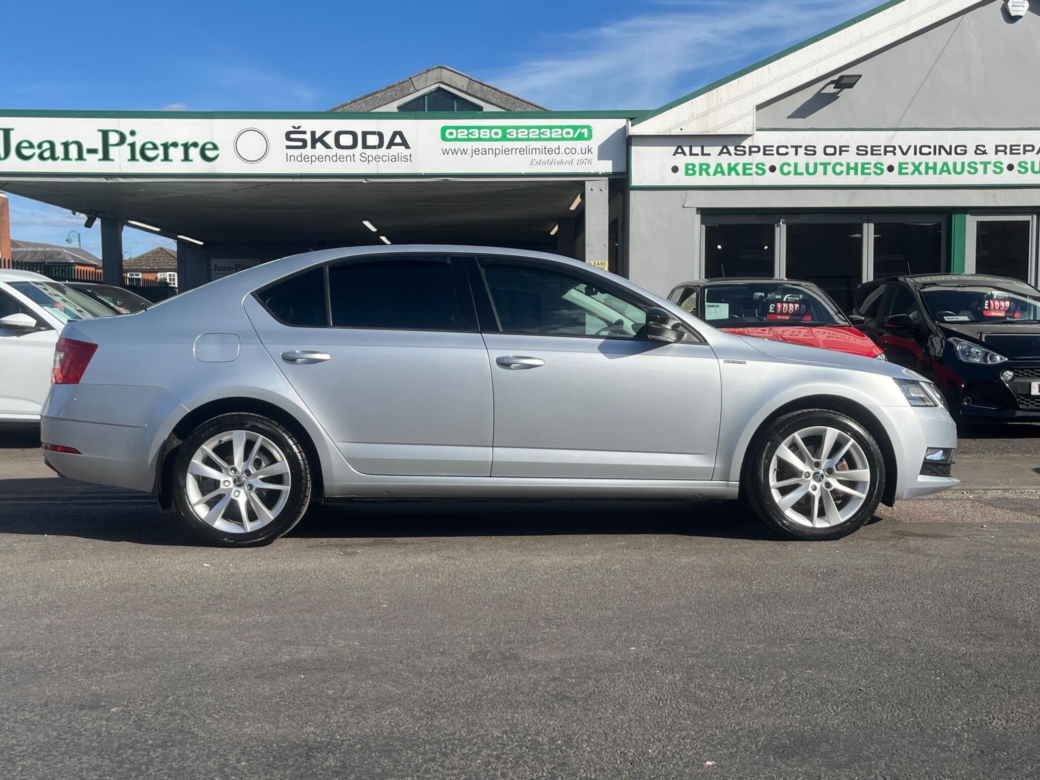 Skoda Octavia view 4