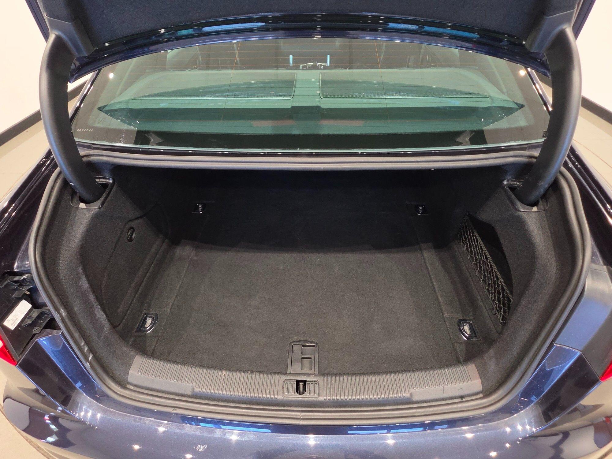 Audi A6 view 44