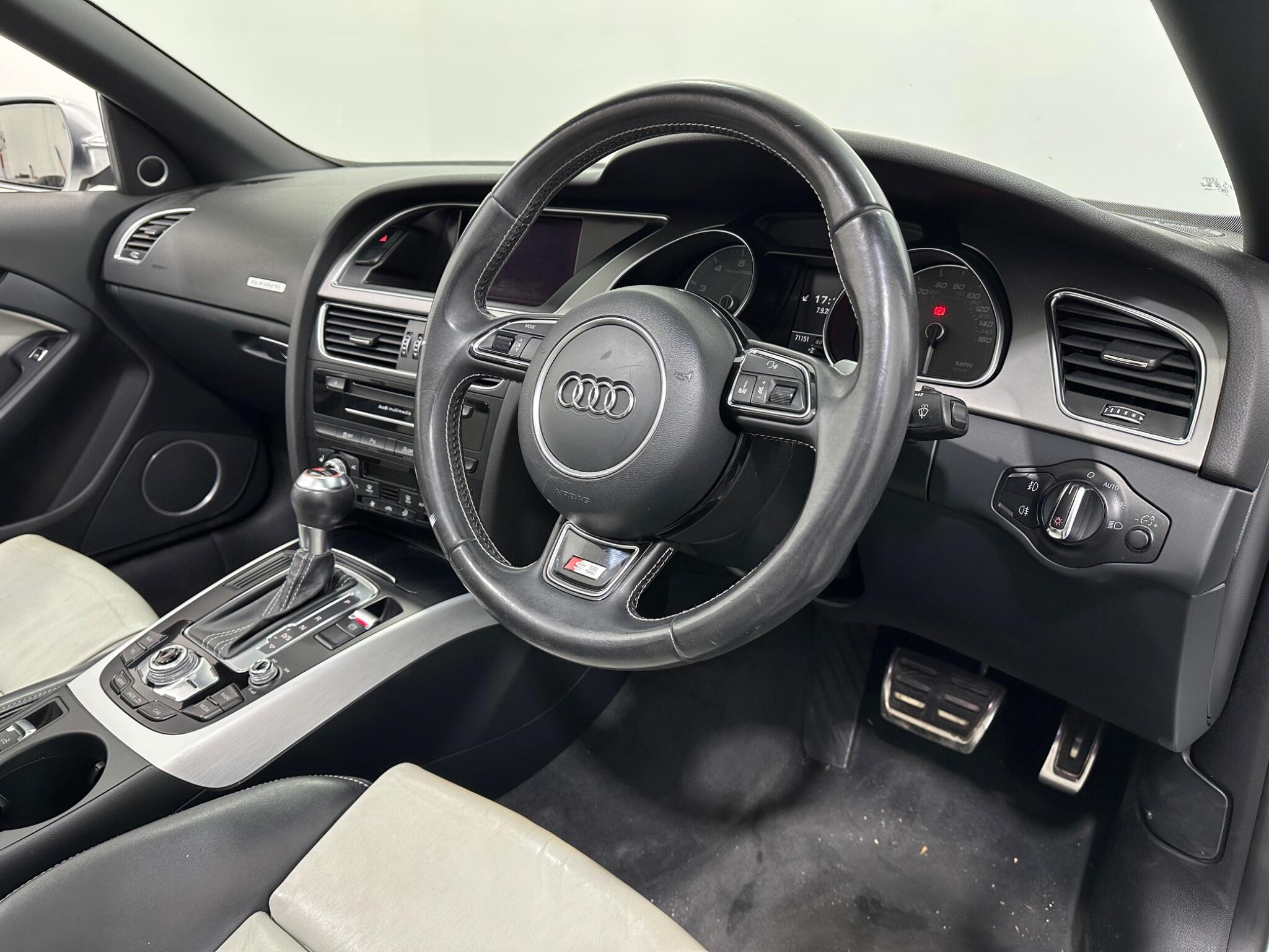 Audi S5 view 11