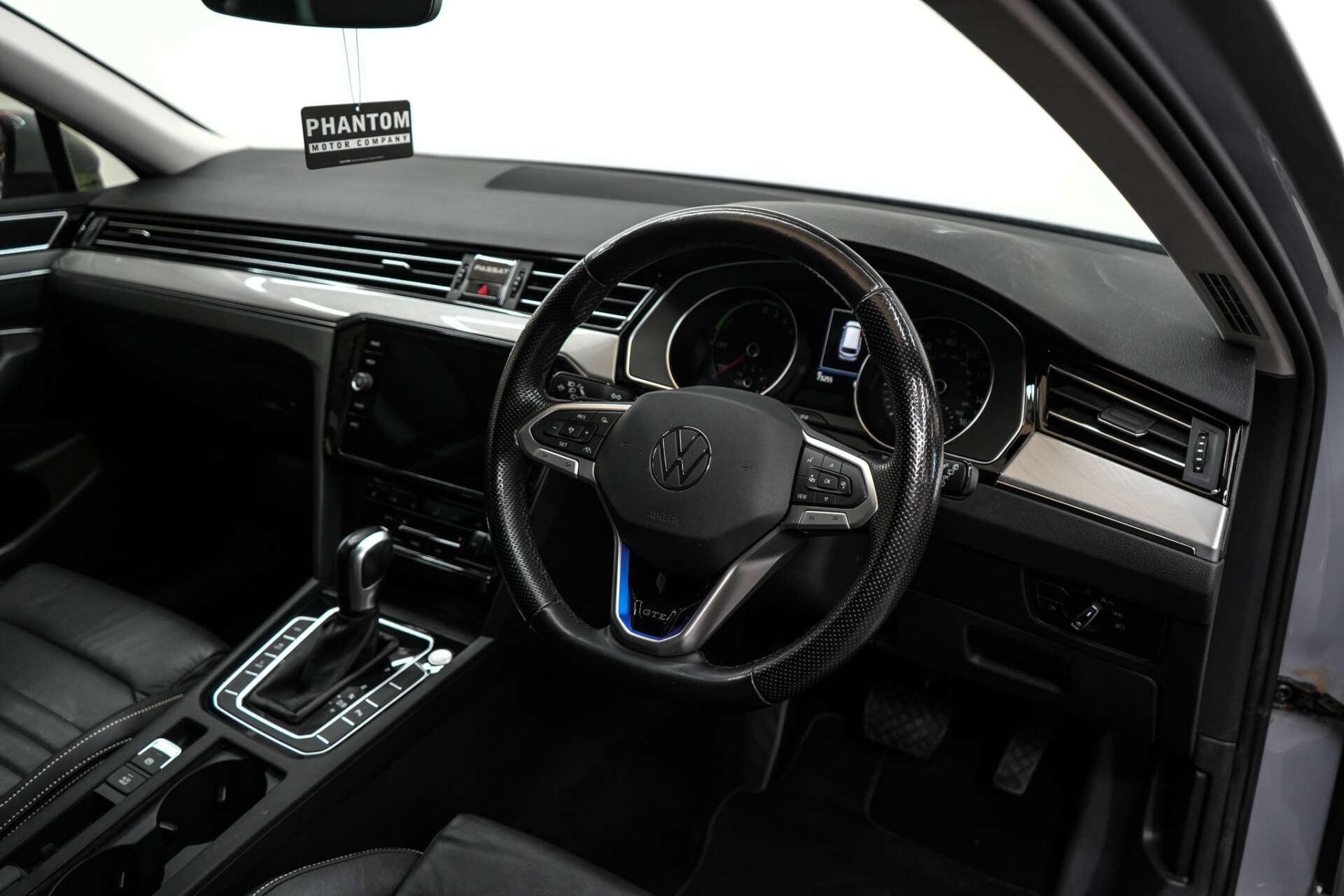Volkswagen Passat view 11