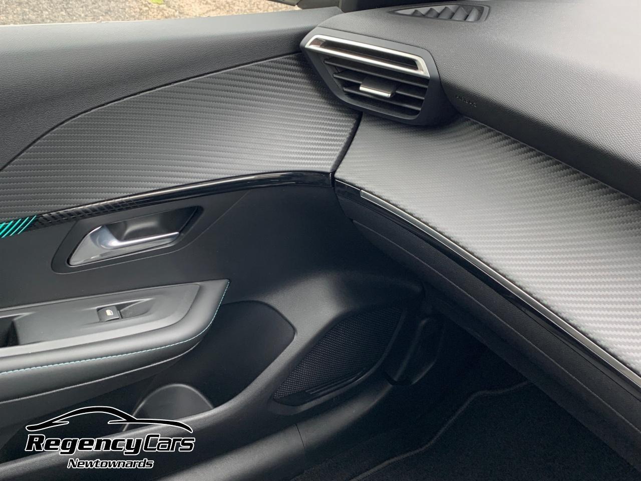 Peugeot 208 view 13