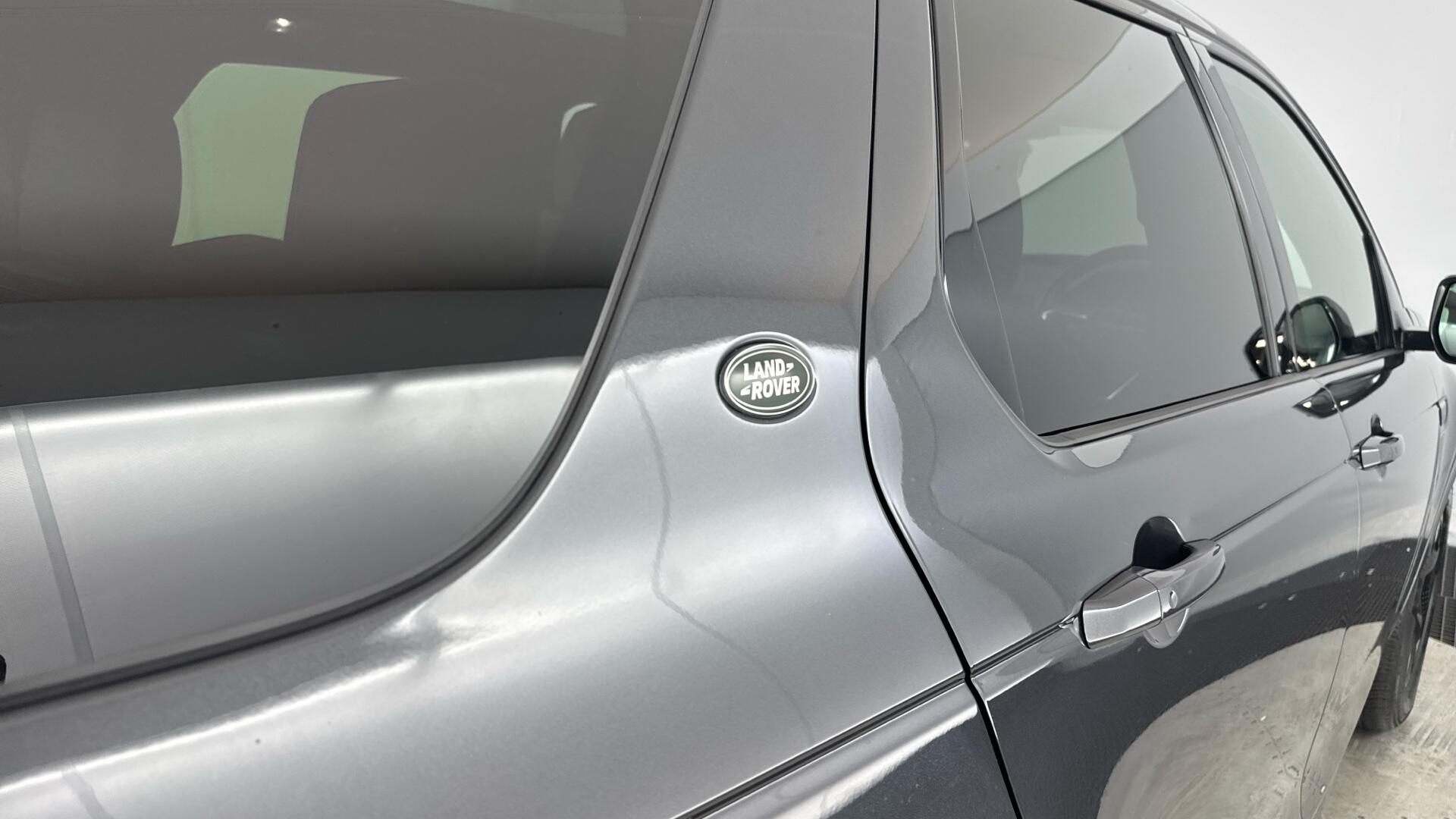 Land Rover Discovery Sport view 21