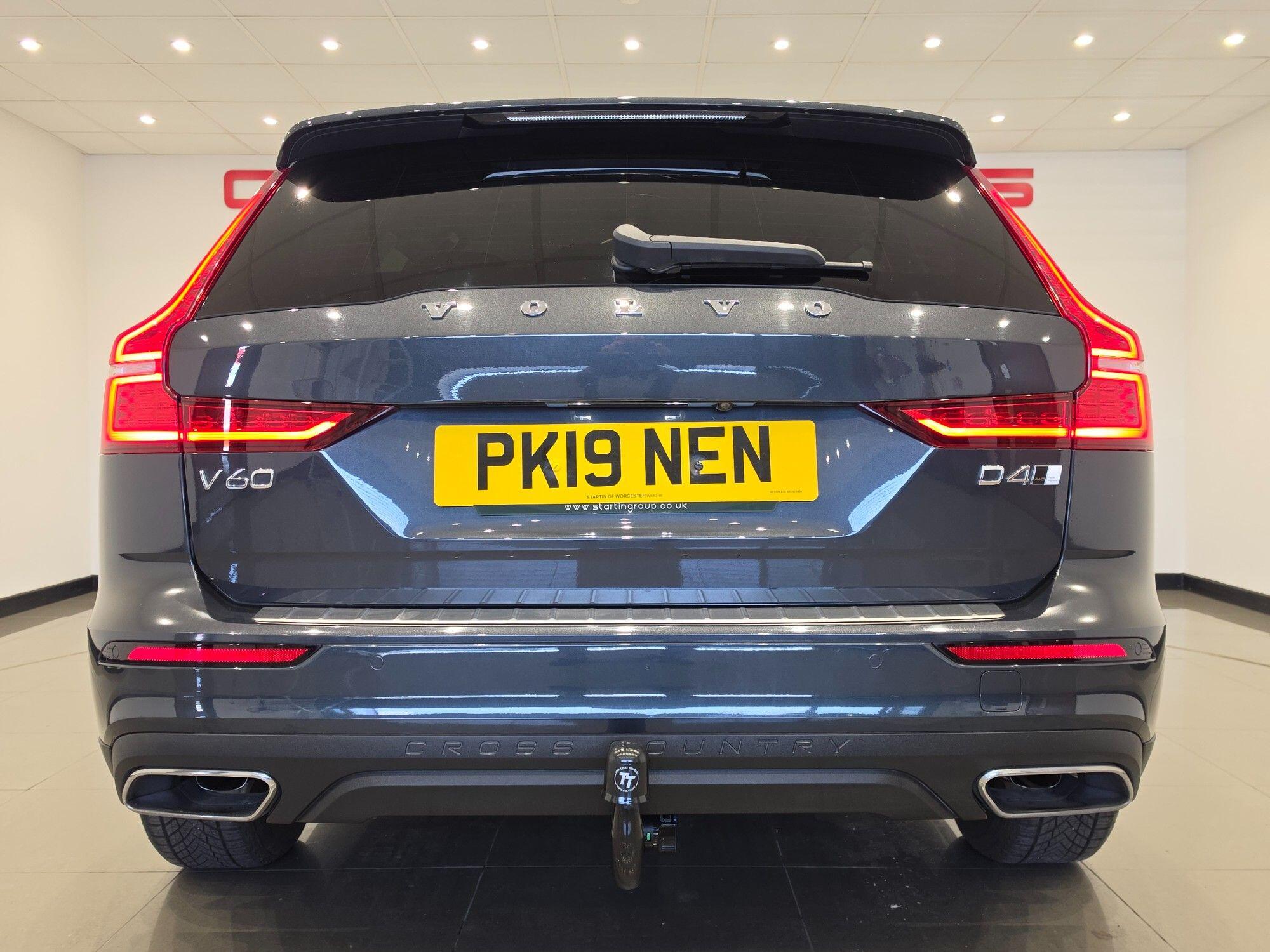 Volvo V60 Cross Country view 12