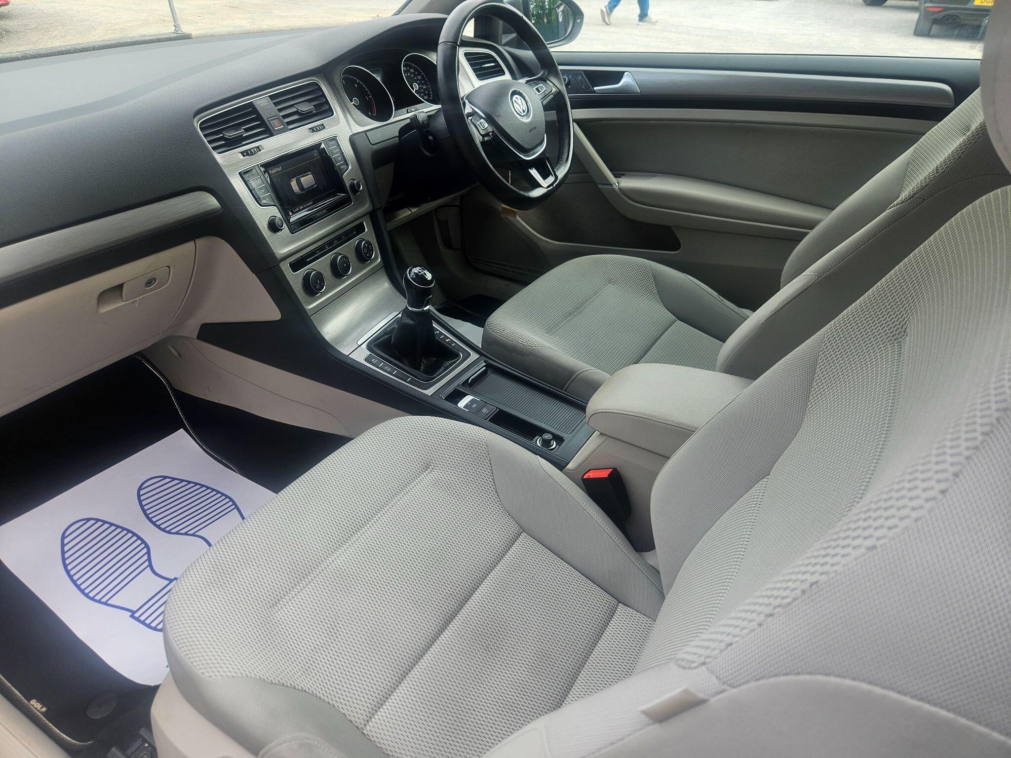 2015 Volkswagen Golf image 20