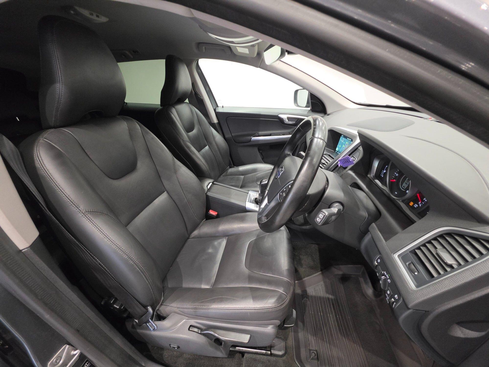 Volvo XC60 view 24