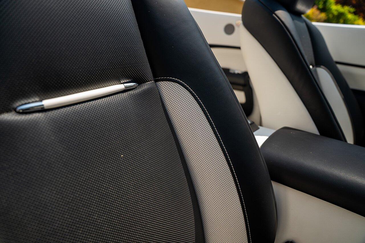 Rolls-Royce Dawn view 54