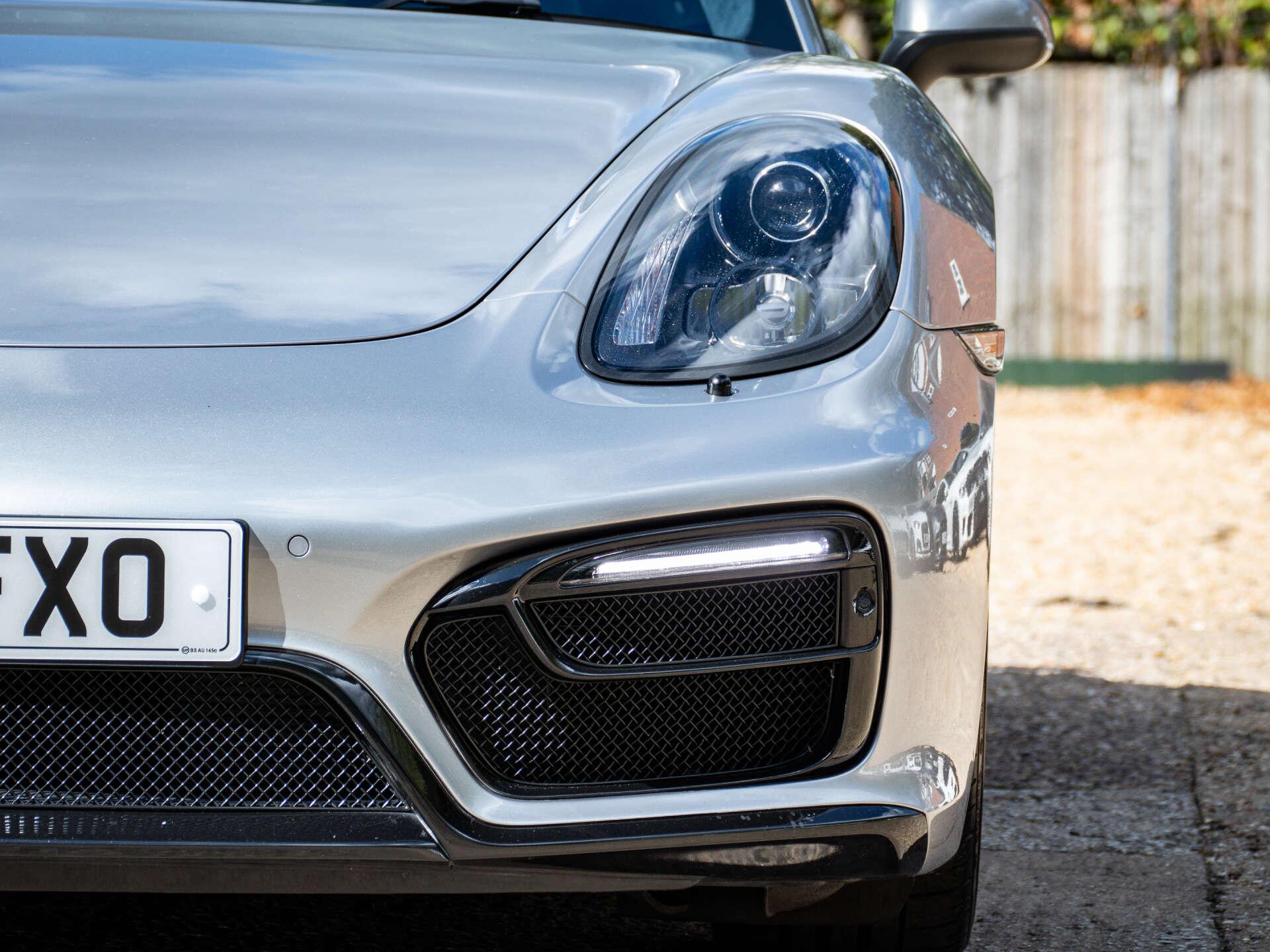 Porsche Cayman view 12