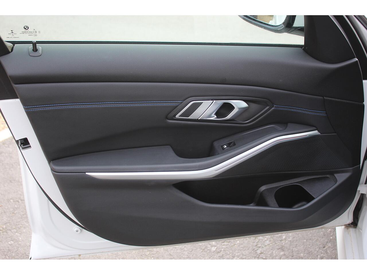 BMW 3 Series view 33