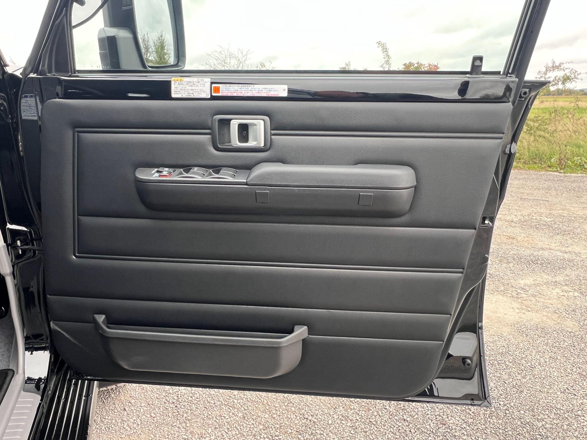 Toyota Land Cruiser view 31