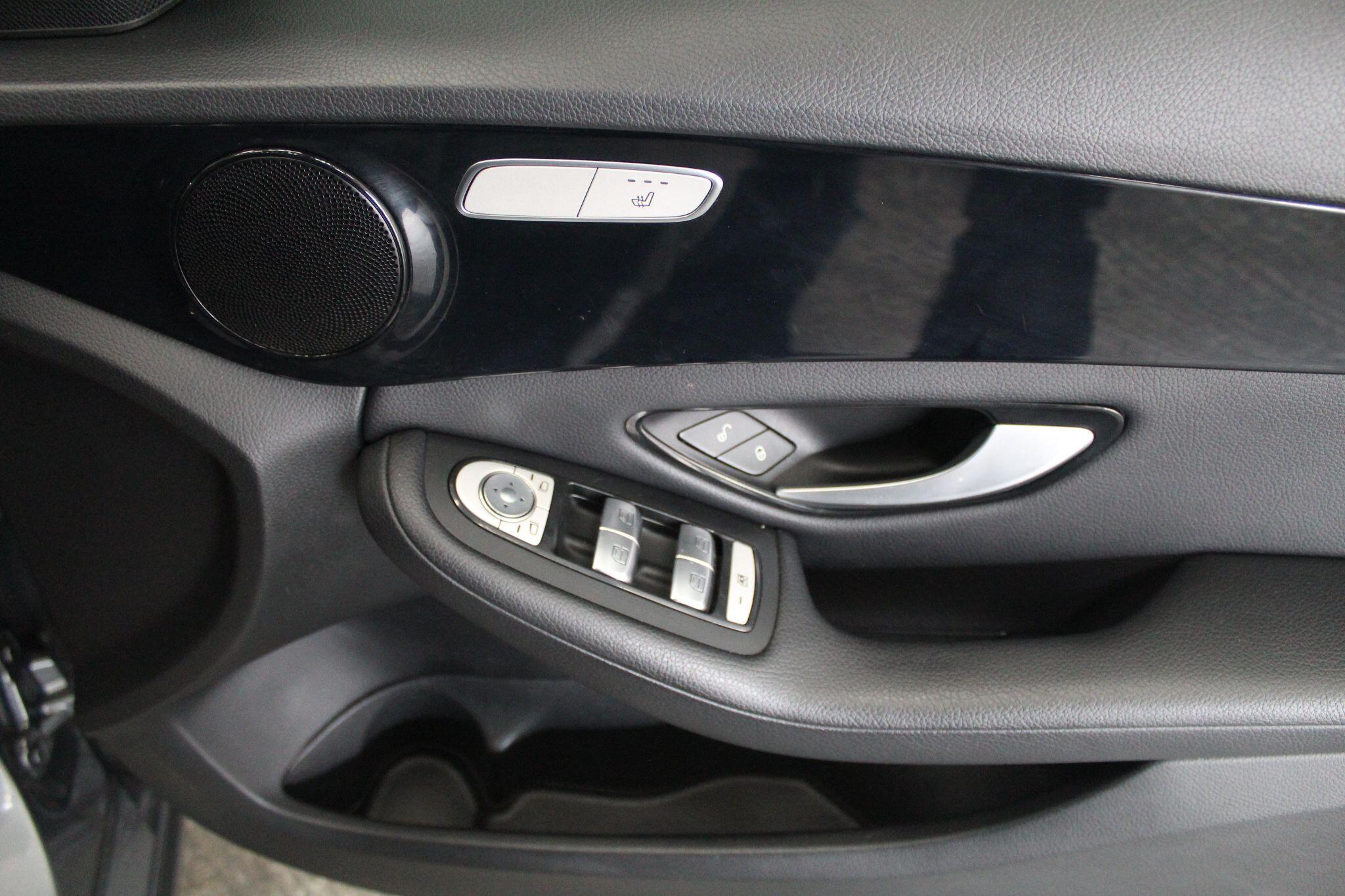 Mercedes-Benz C-Class view 48