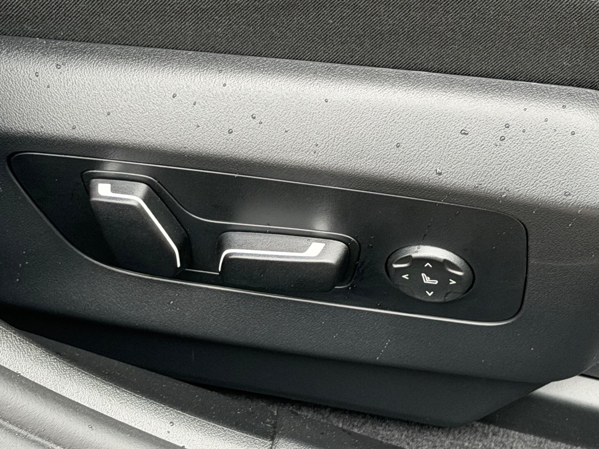 BMW 5 Series view 12