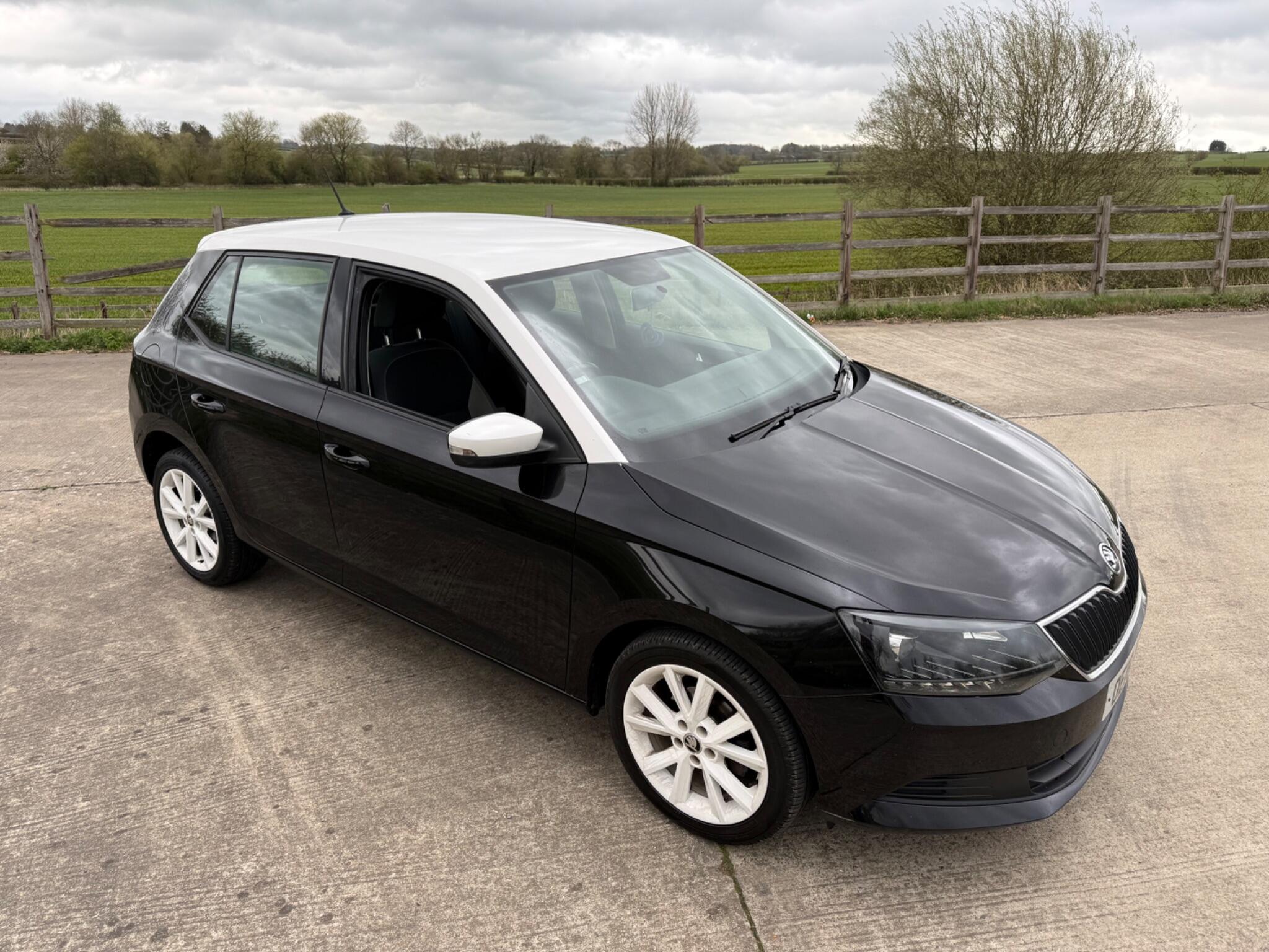 Skoda Fabia 1.0 TSI Colour Edition Euro 6 (s/s) 5dr — photo 2 of 90
