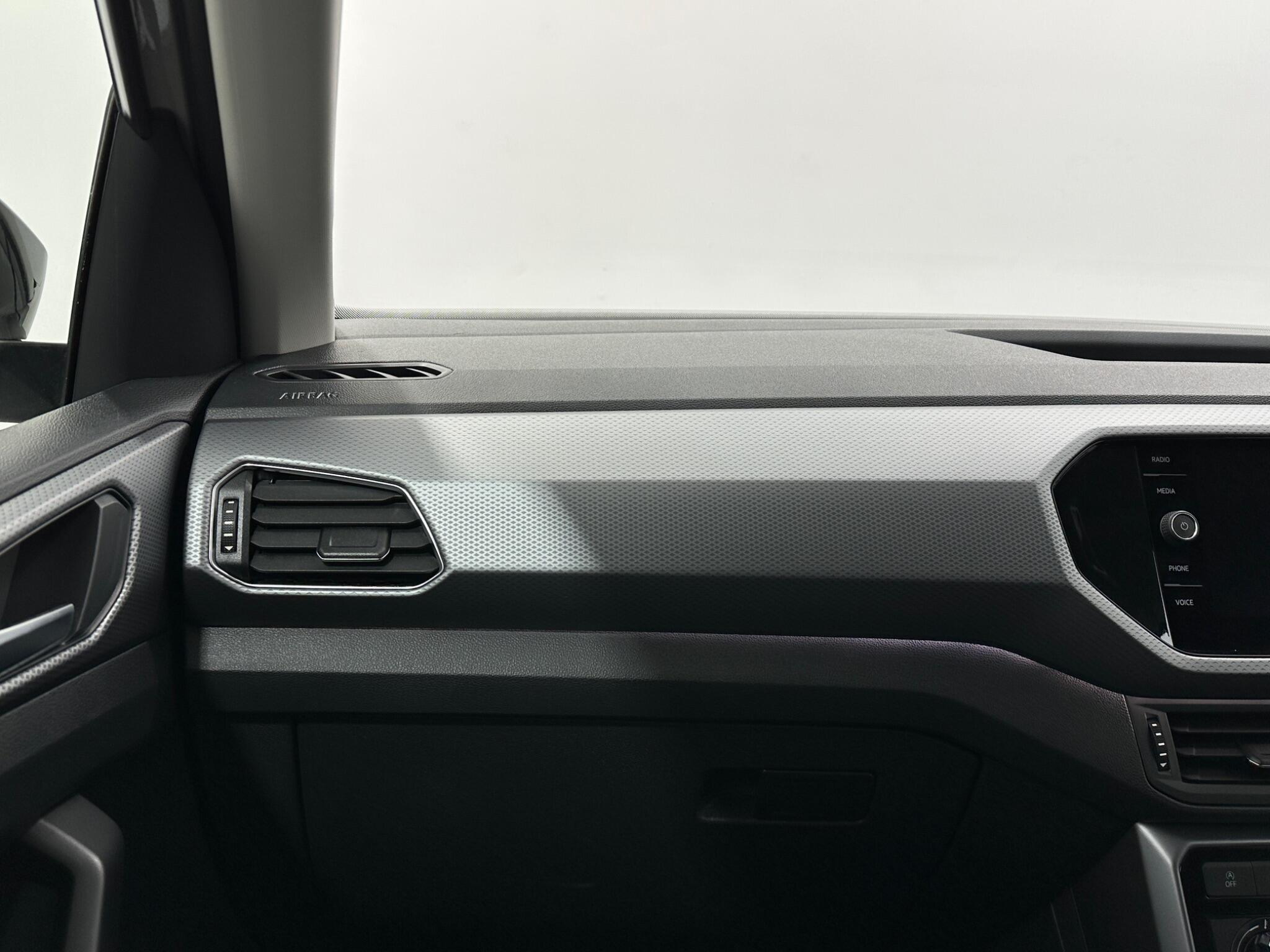 Volkswagen T-Cross view 29