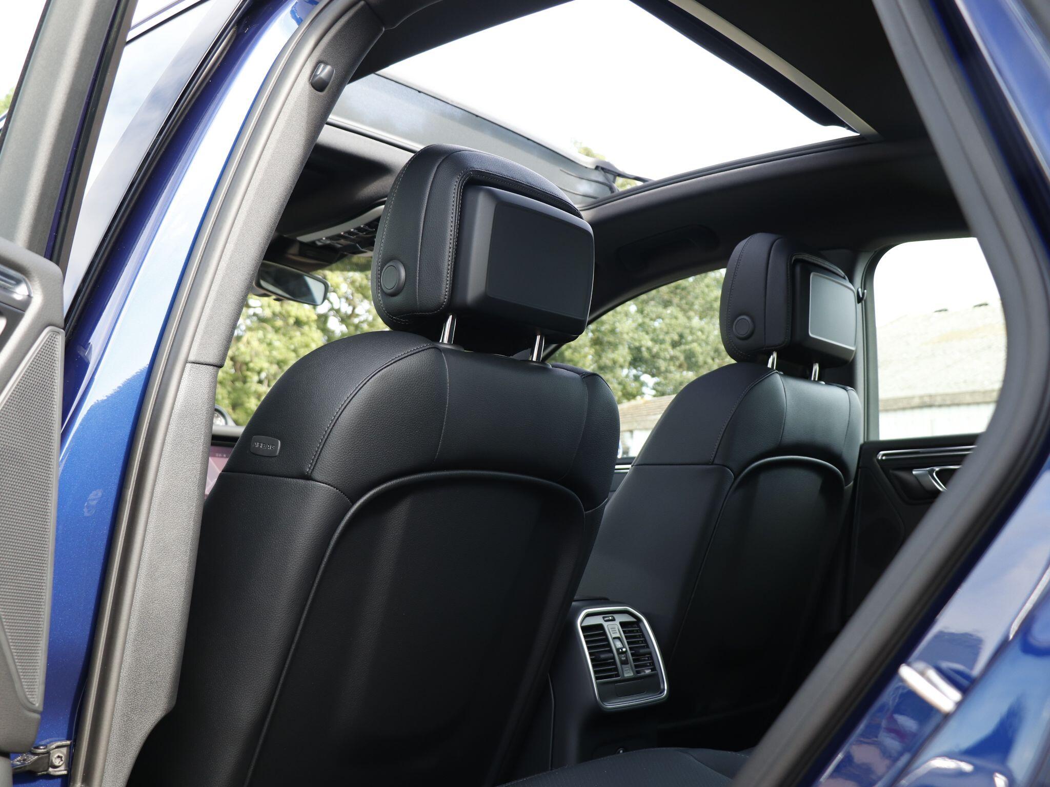 Porsche Macan view 25