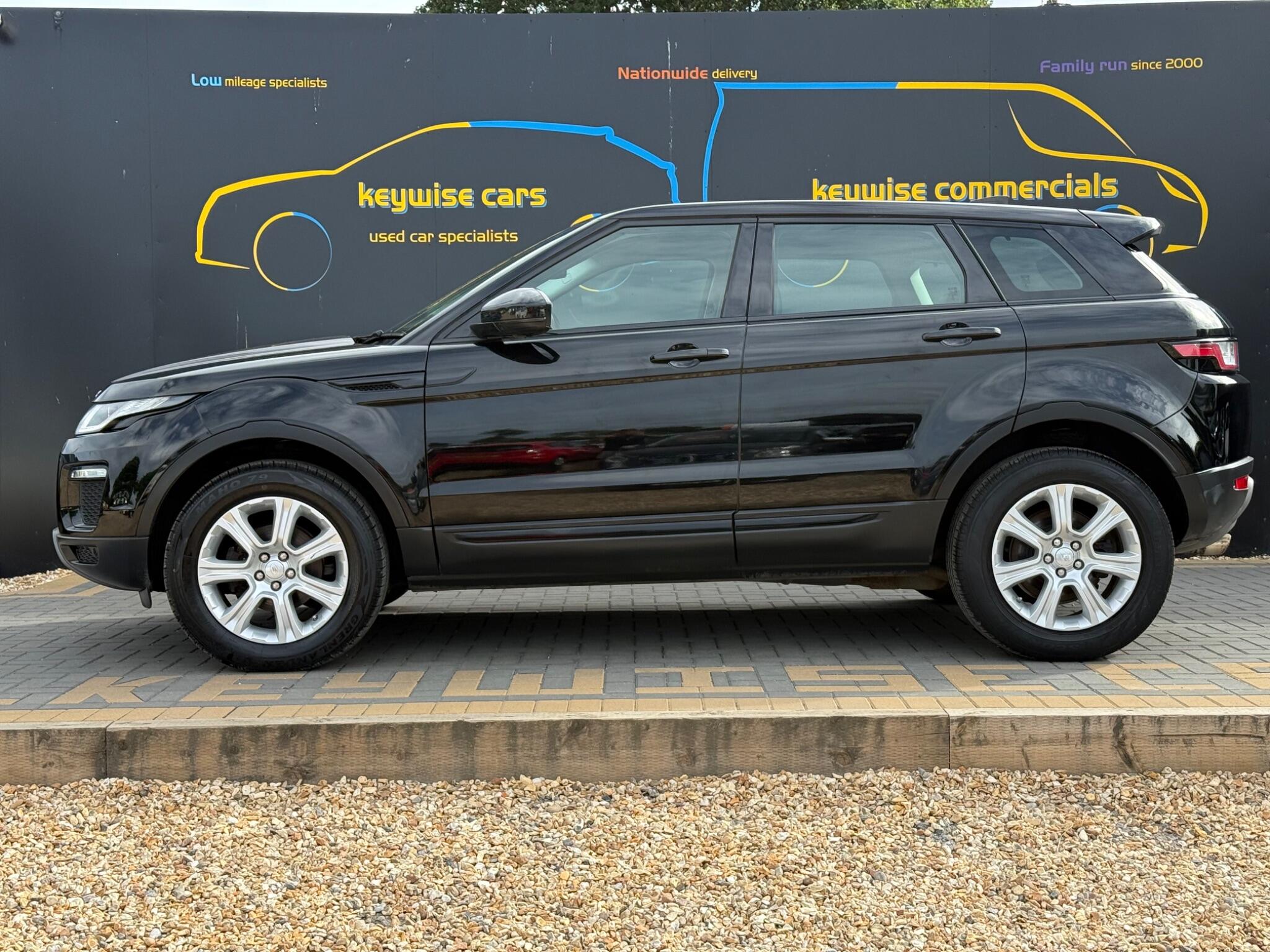 Land Rover Range Rover Evoque view 3