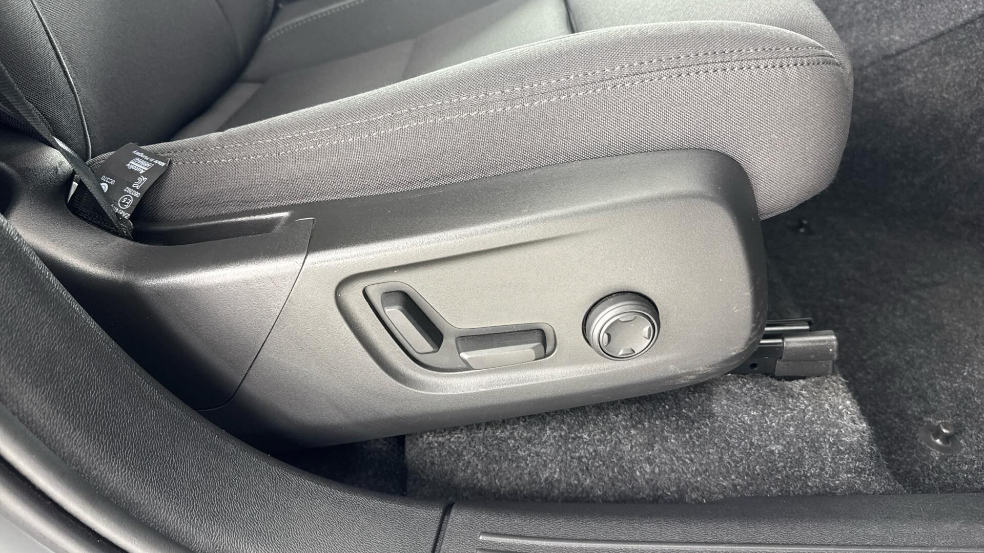 Volvo EX40 view 17