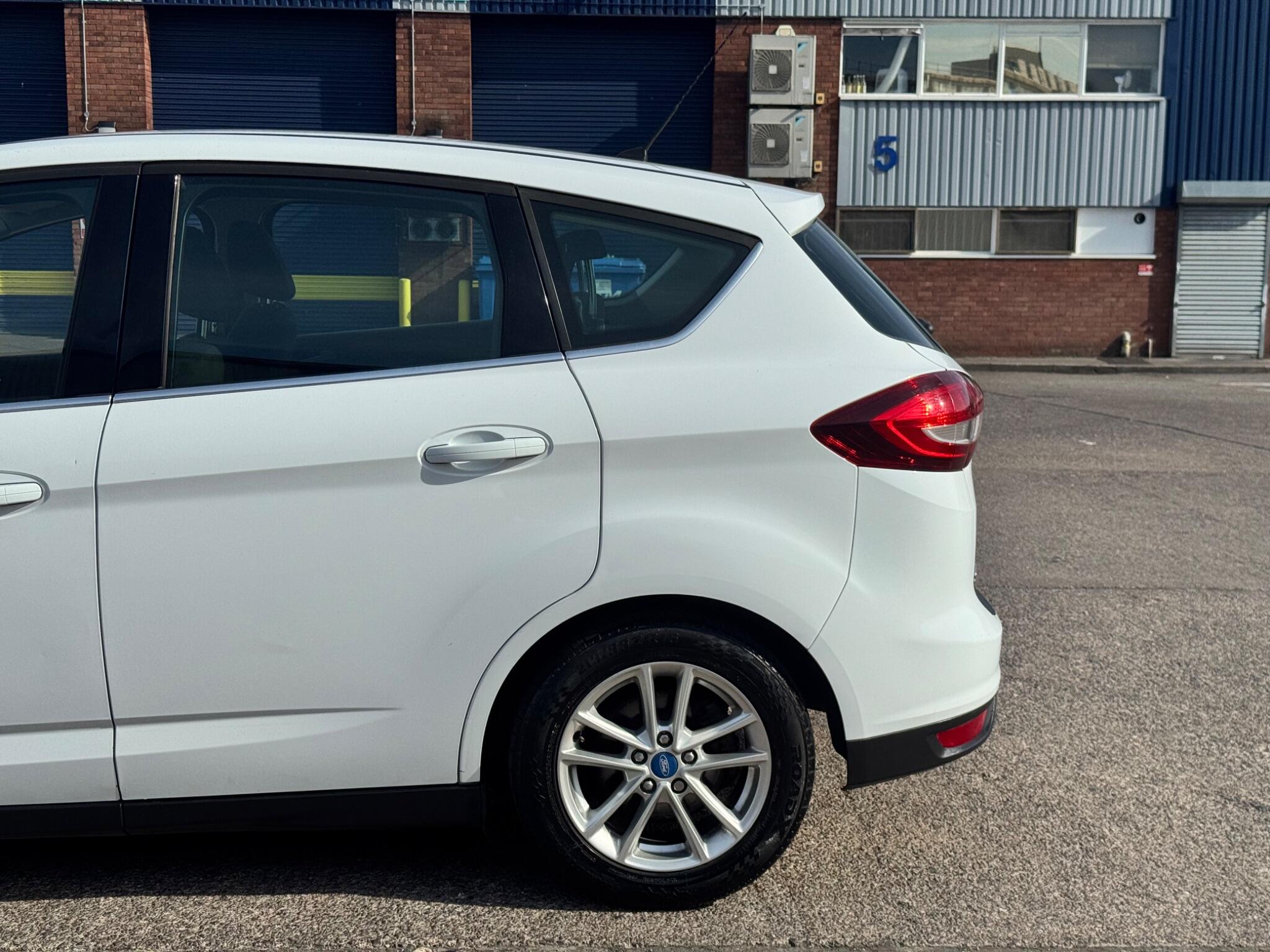 Ford C-Max view 40