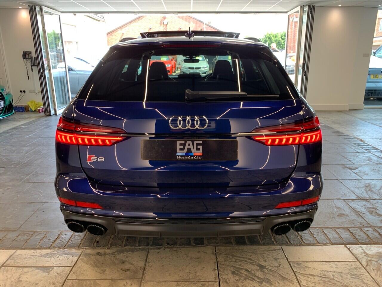 Audi S6 Avant view 17