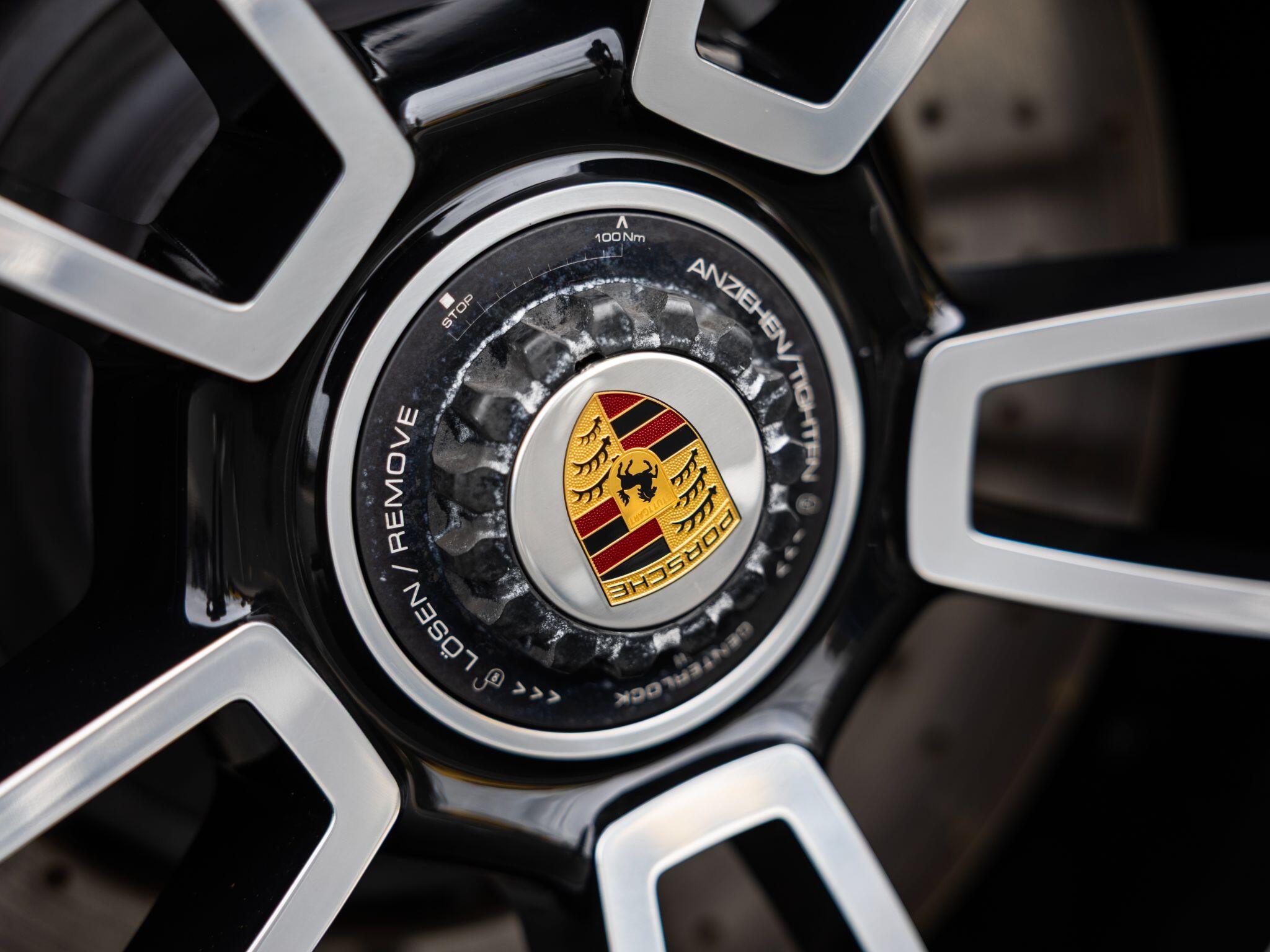 Porsche 911 view 13