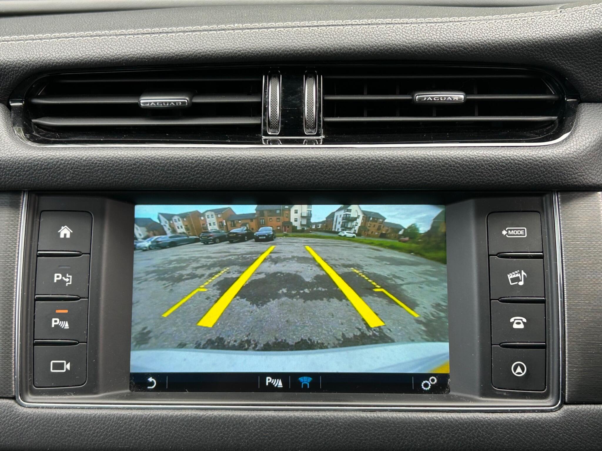 Jaguar XF view 40