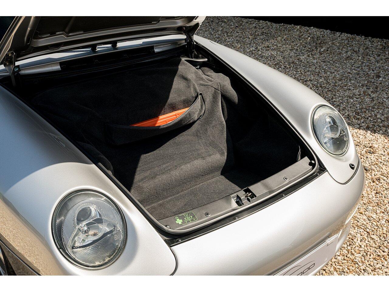 Porsche 911 view 24