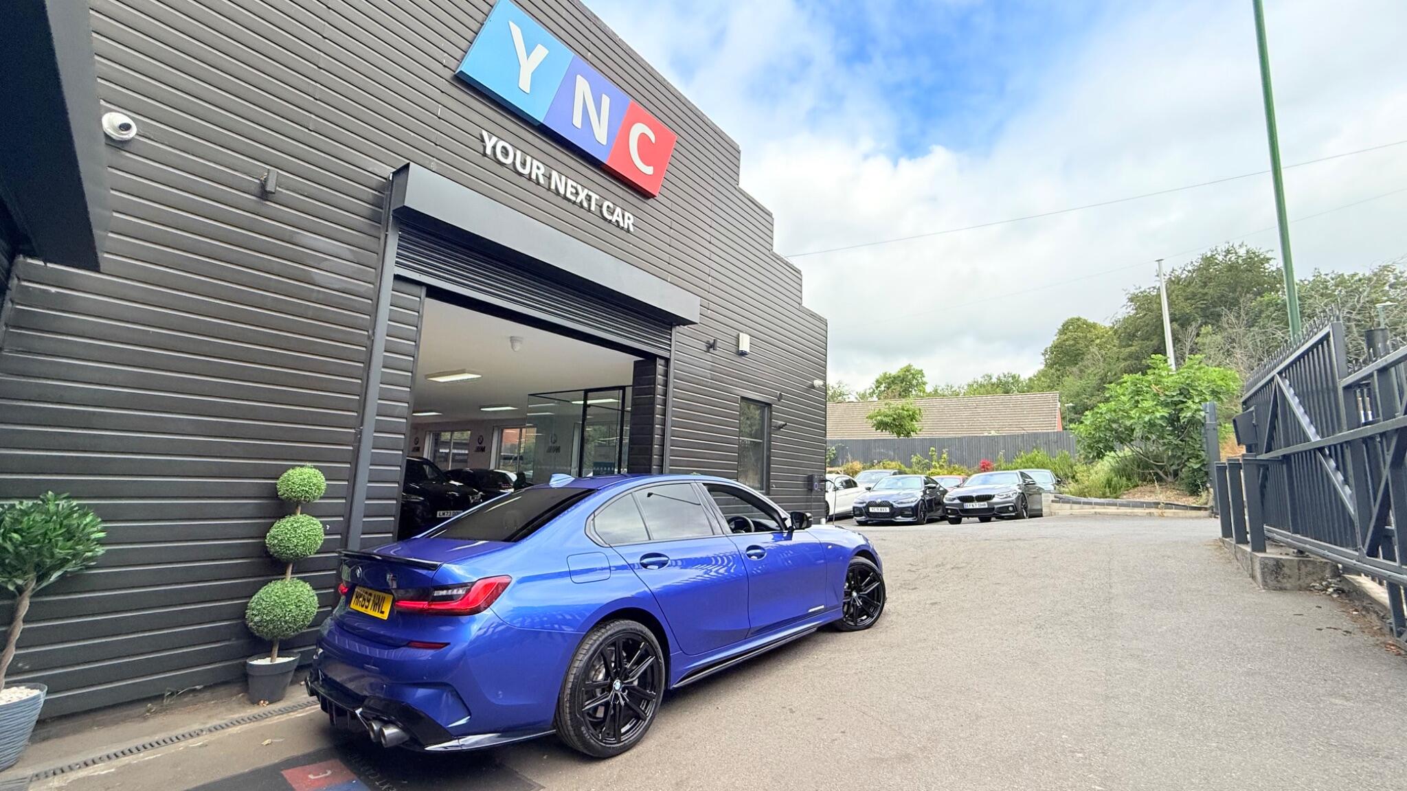 BMW 3 Series view 4