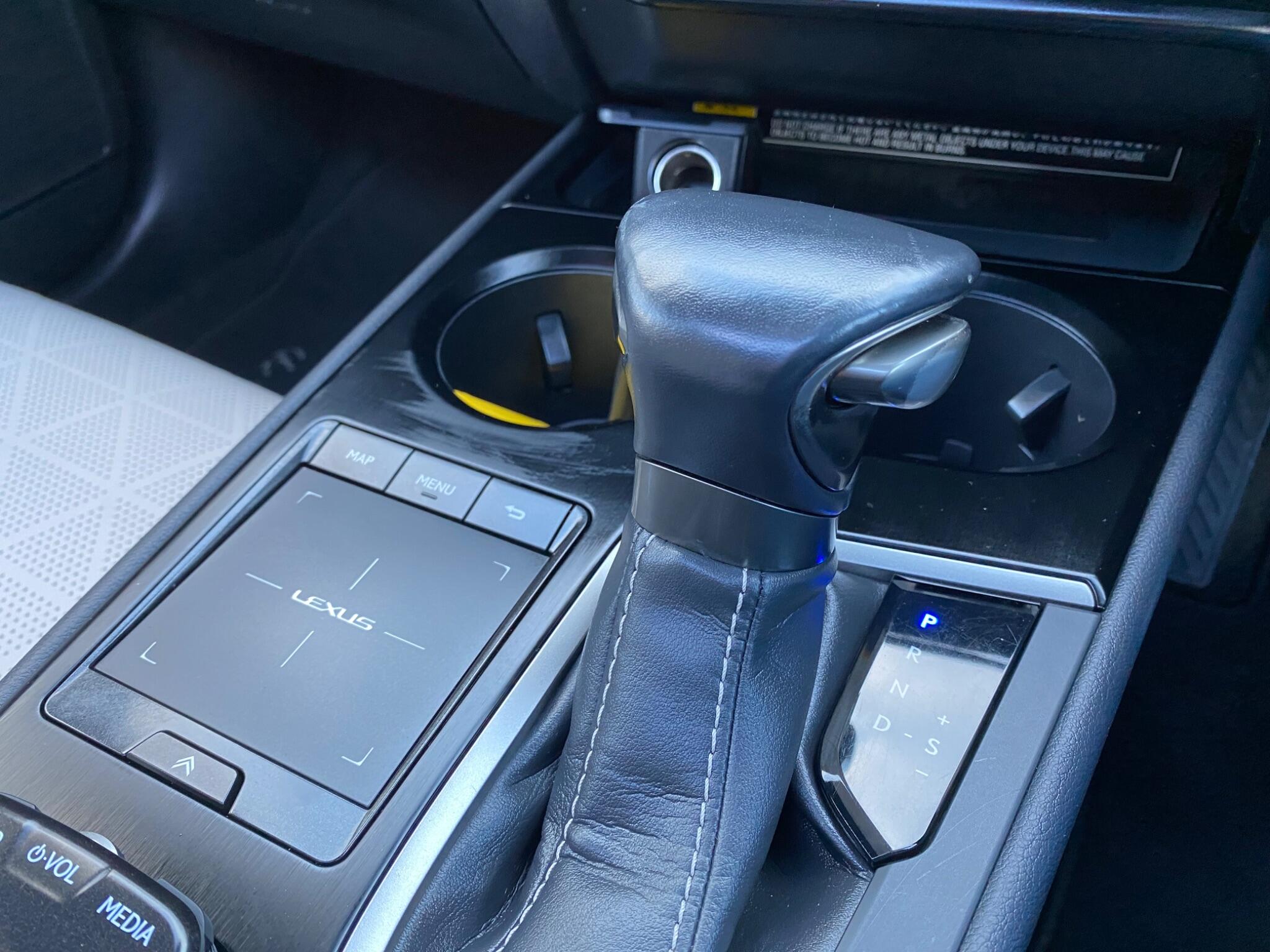 Lexus Ux view 27