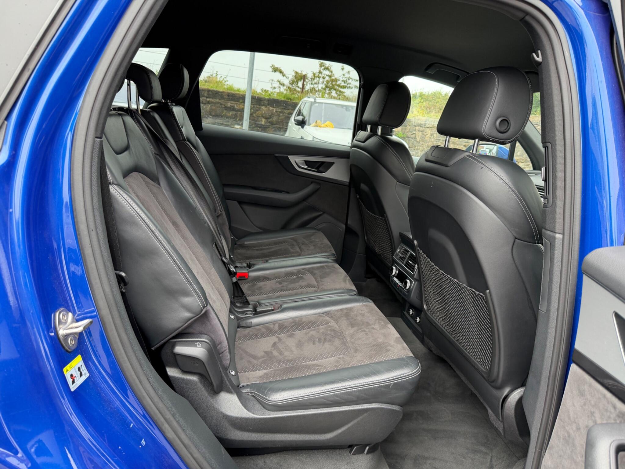 Audi Q7 view 19