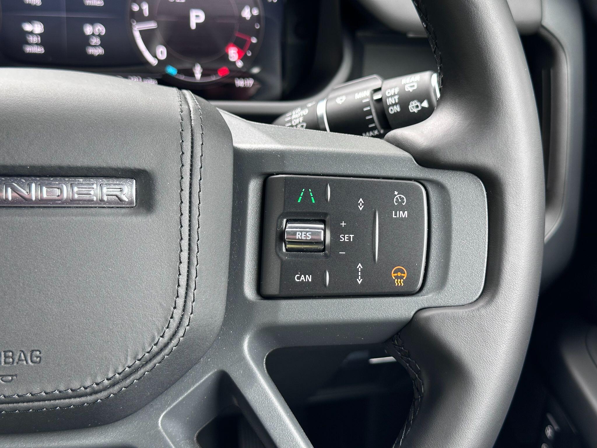 Land Rover Defender 90 view 15