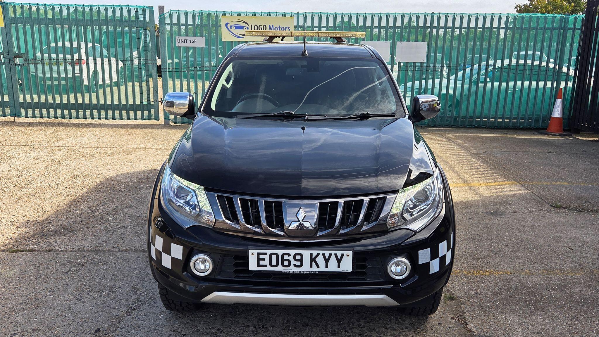 Mitsubishi L200 view 3