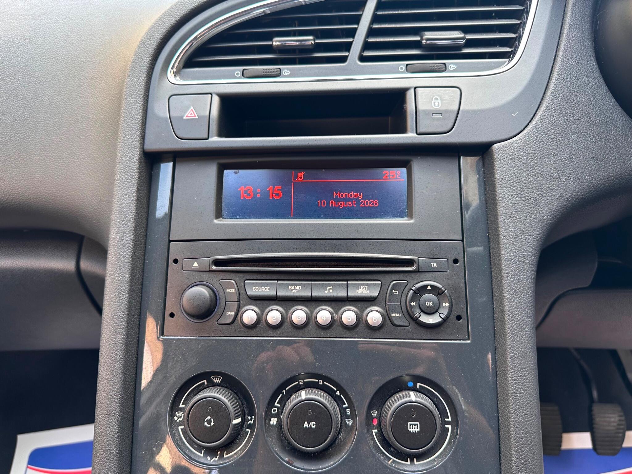 Peugeot 5008 view 34