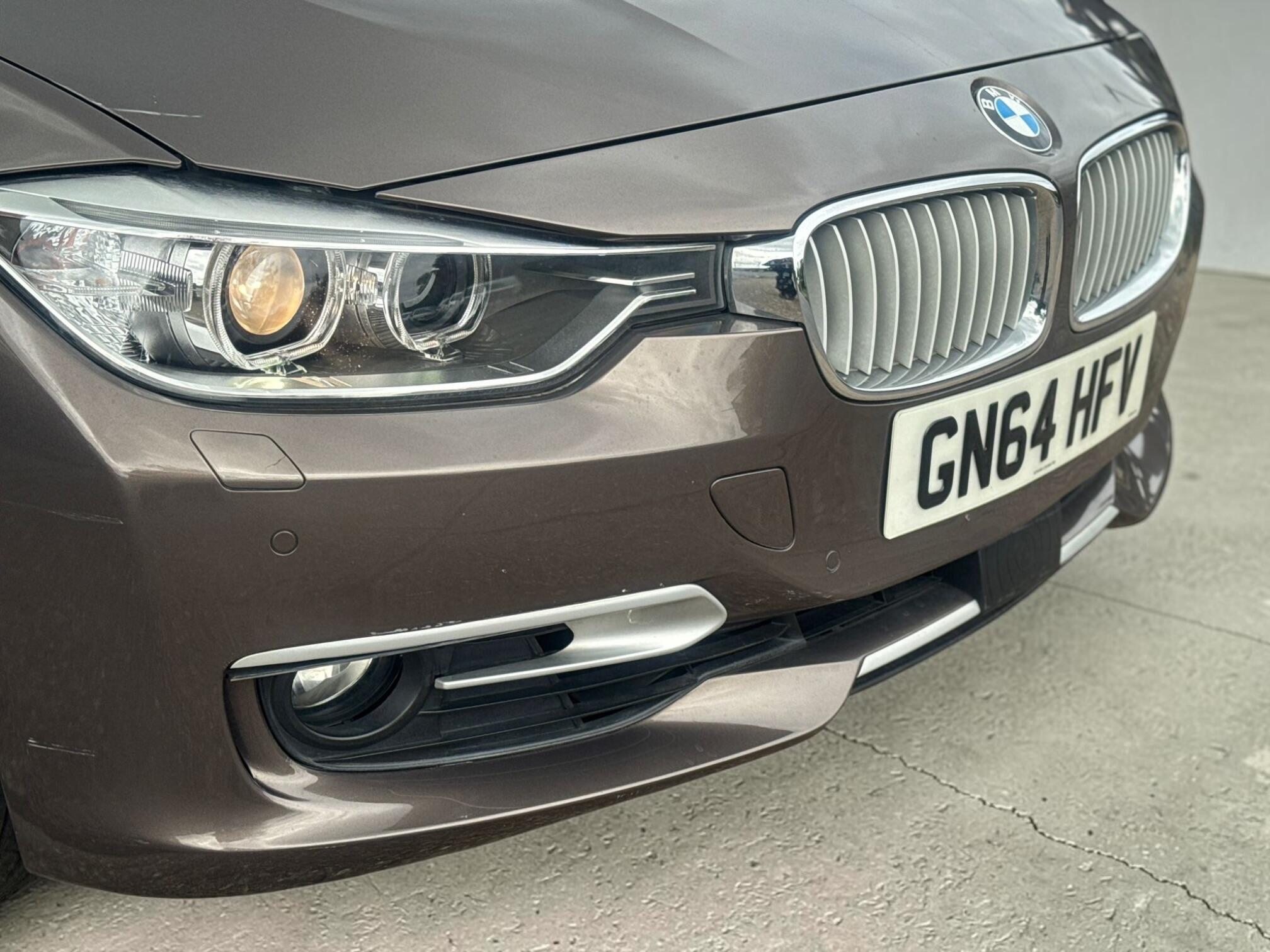 BMW 3 Series view 32