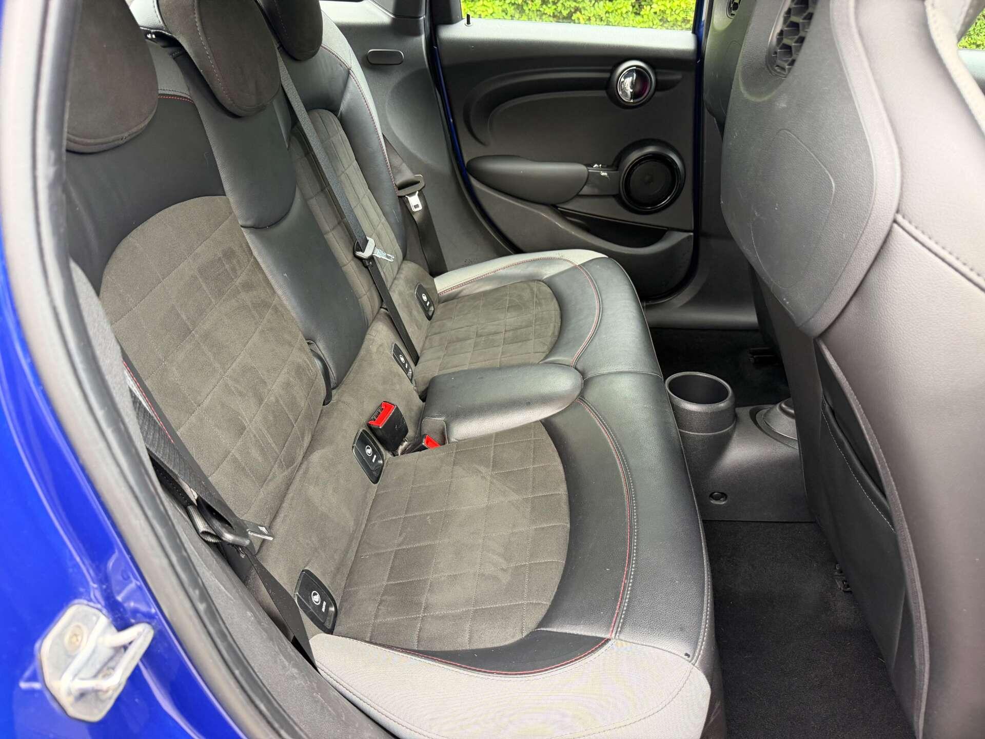 Mini Hatch view 25