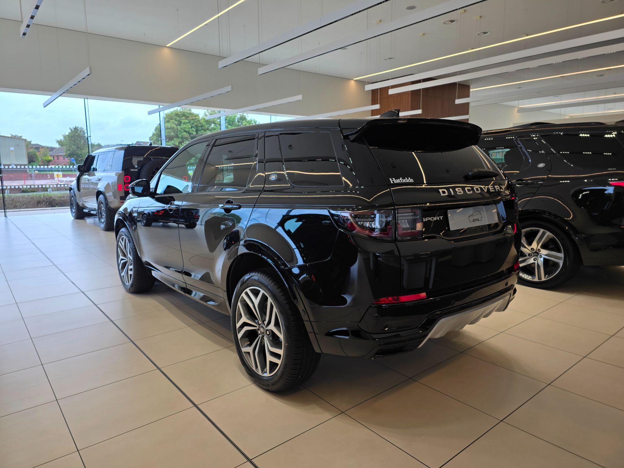 Land Rover Discovery Sport view 5