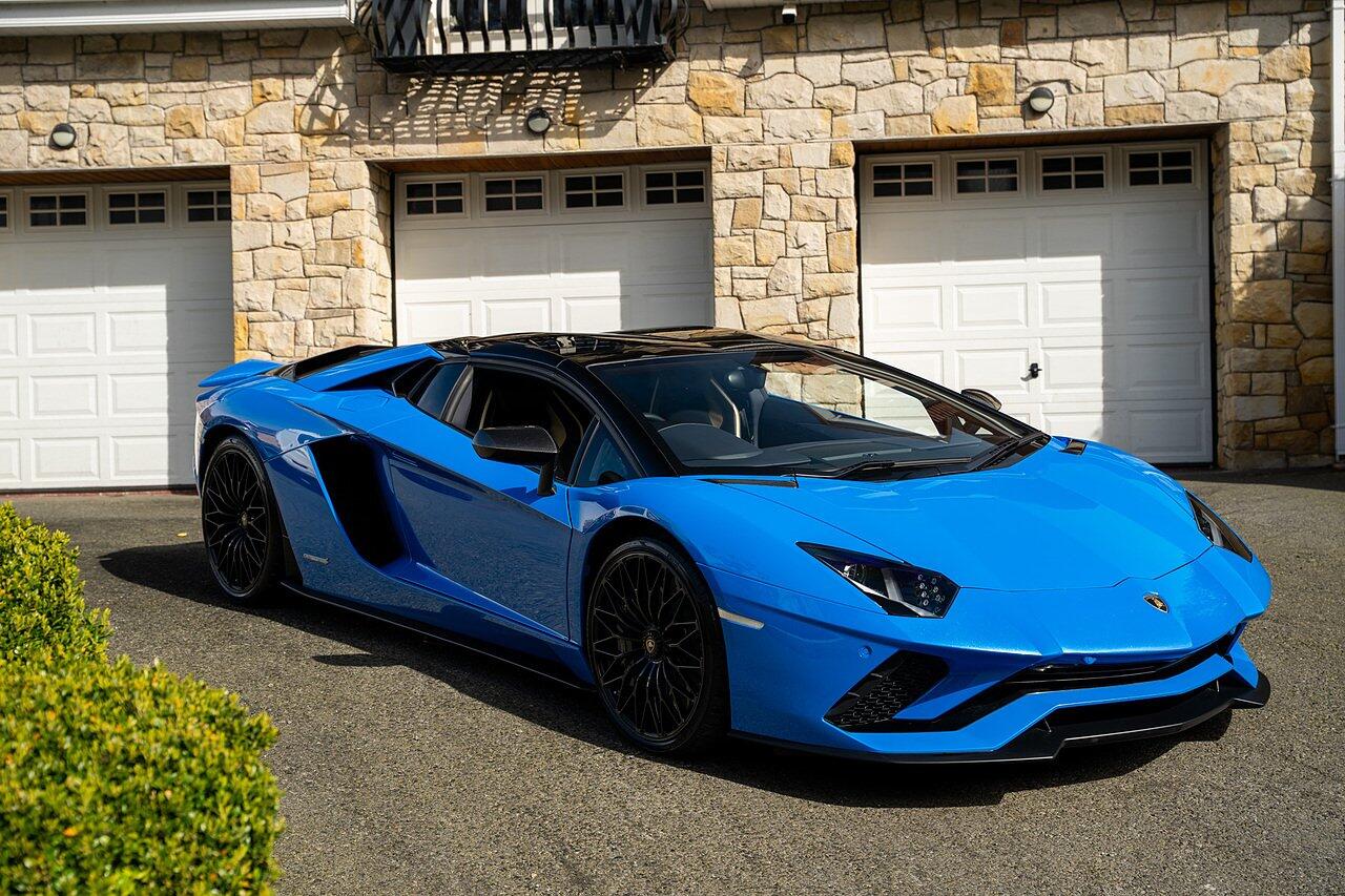 Lamborghini Aventador view 103